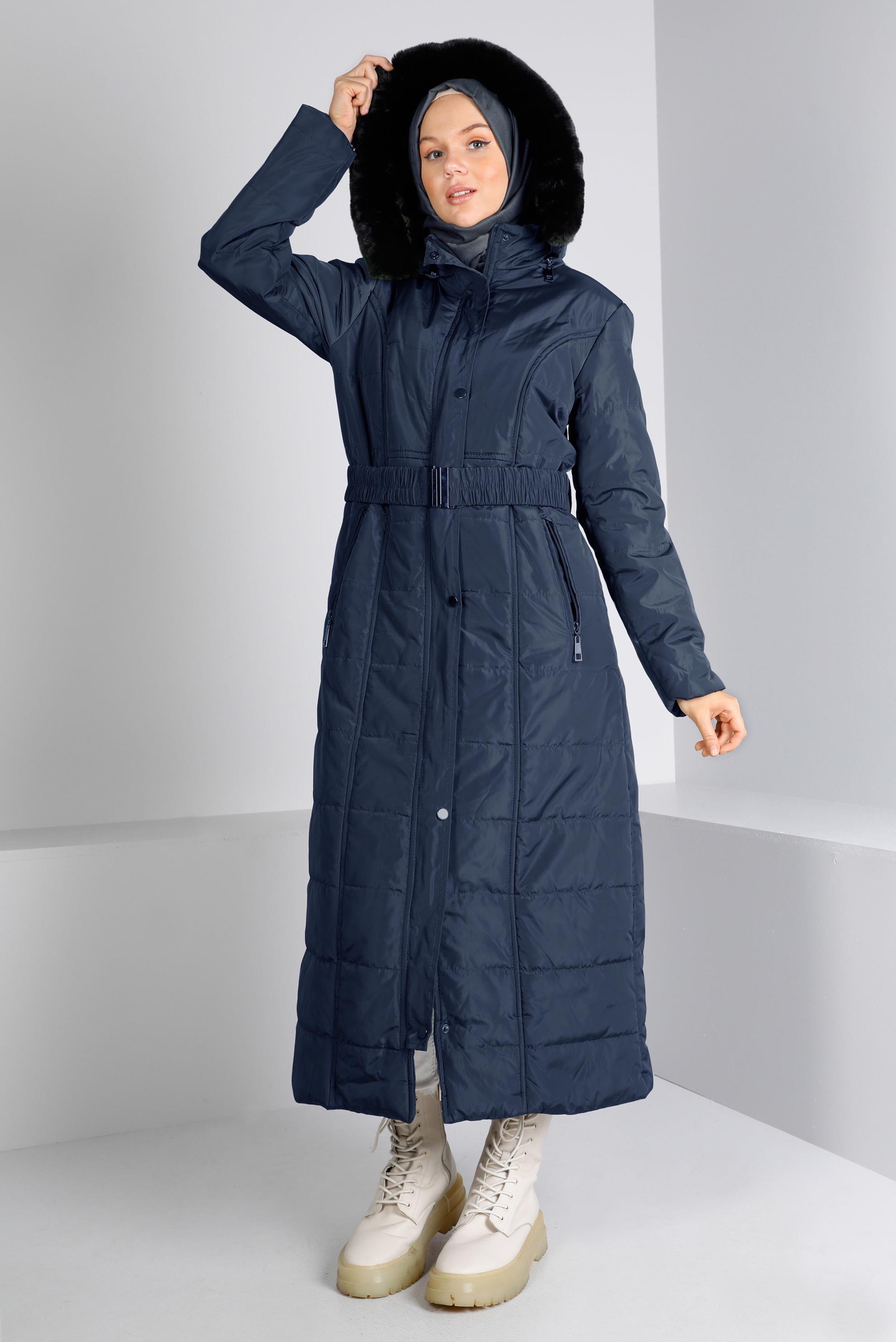 Tesettür giyim LACİVERT KEMERLİ KAPÜŞONLU ŞİŞME KABAN 90322