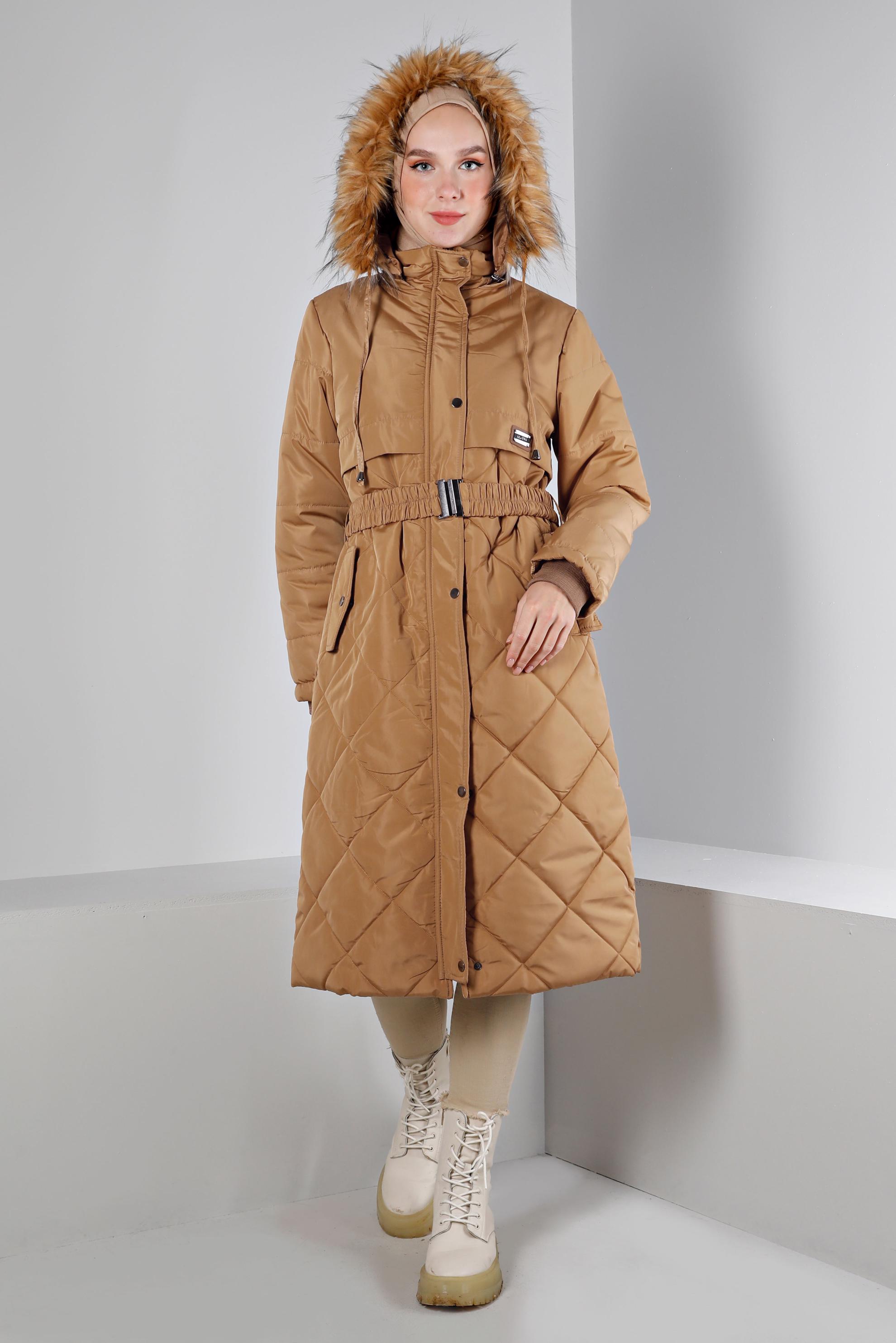 Tesettür giyim KAHVE KAPÜŞONU KÜRKLÜ ŞİŞME KABAN 90323 