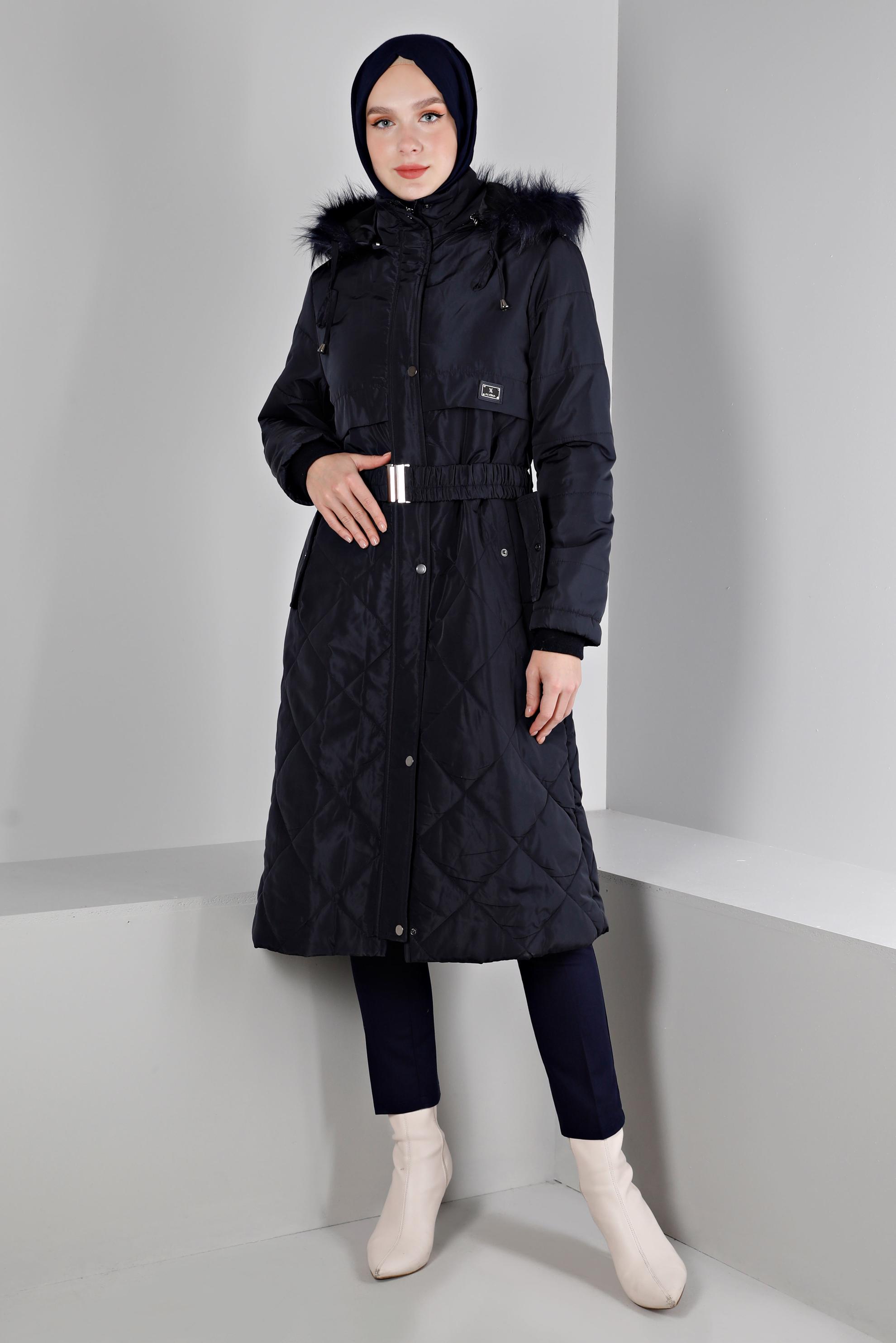 Tesettür giyim LACİVERT KAPÜŞONU KÜRKLÜ ŞİŞME KABAN 90323 