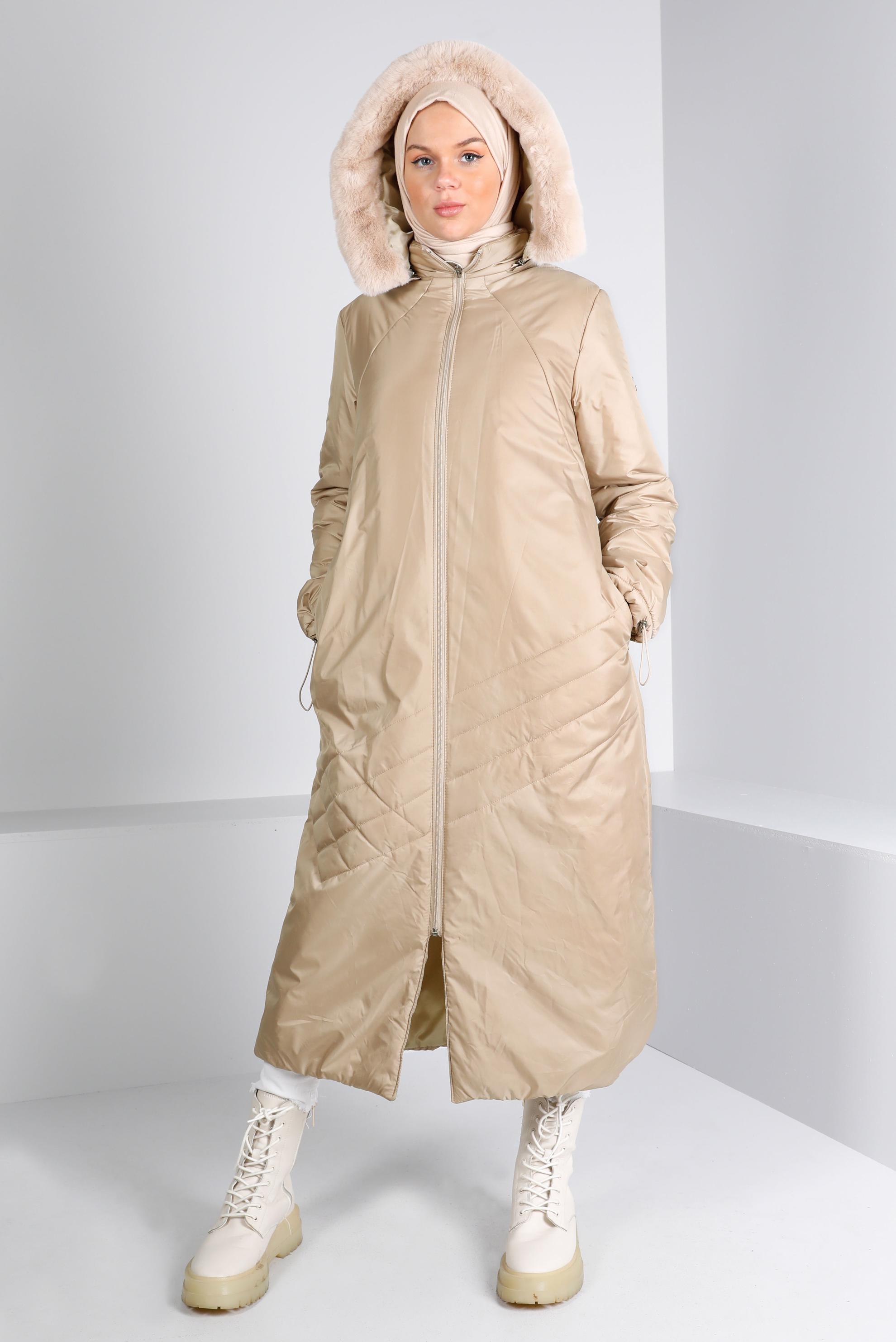Tesettür giyim BEJ MANŞETLERİ BÜZGÜLÜ KAPÜŞONLU KABAN 90324