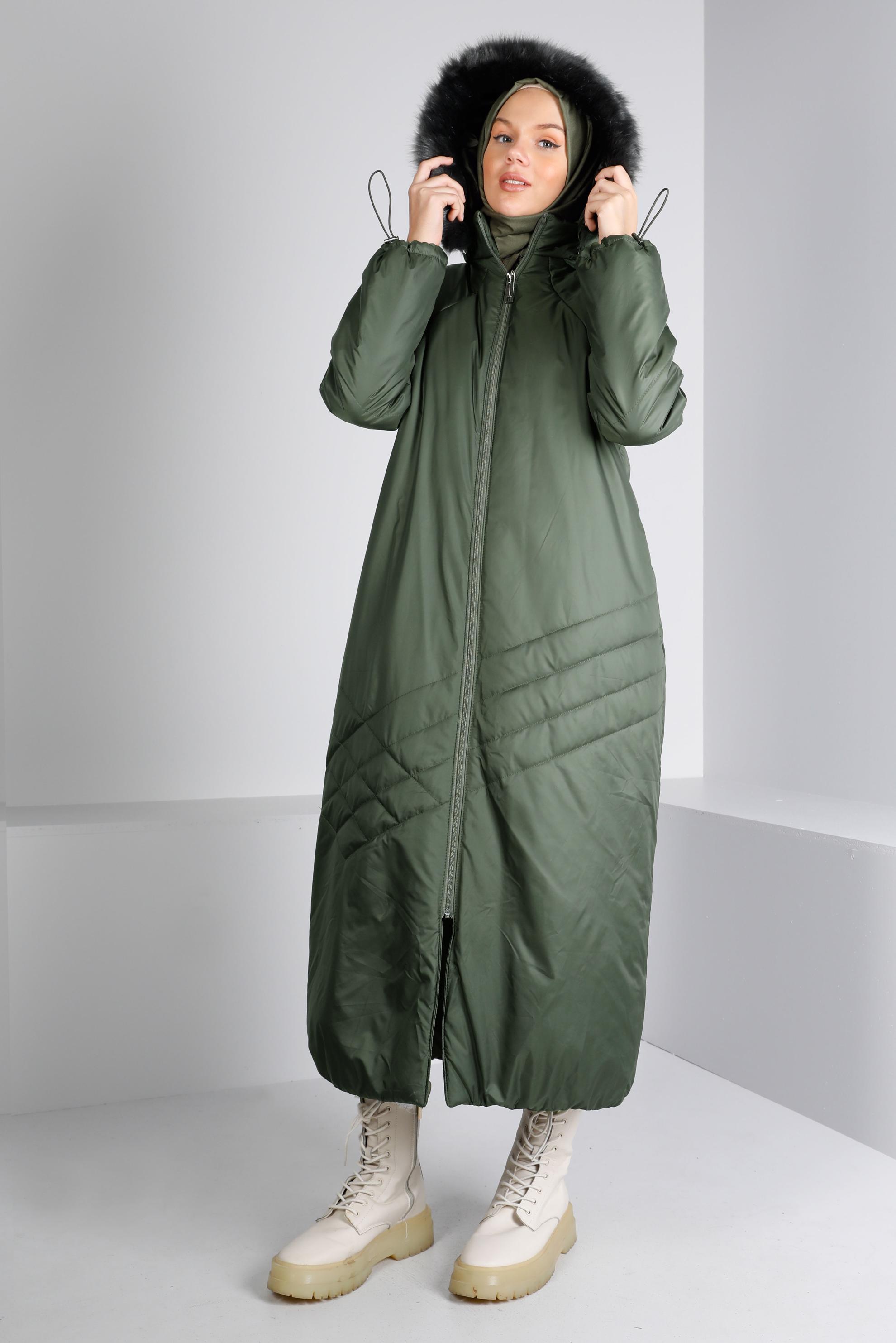 Tesettür giyim HAKİ MANŞETLERİ BÜZGÜLÜ KAPÜŞONLU KABAN 90324