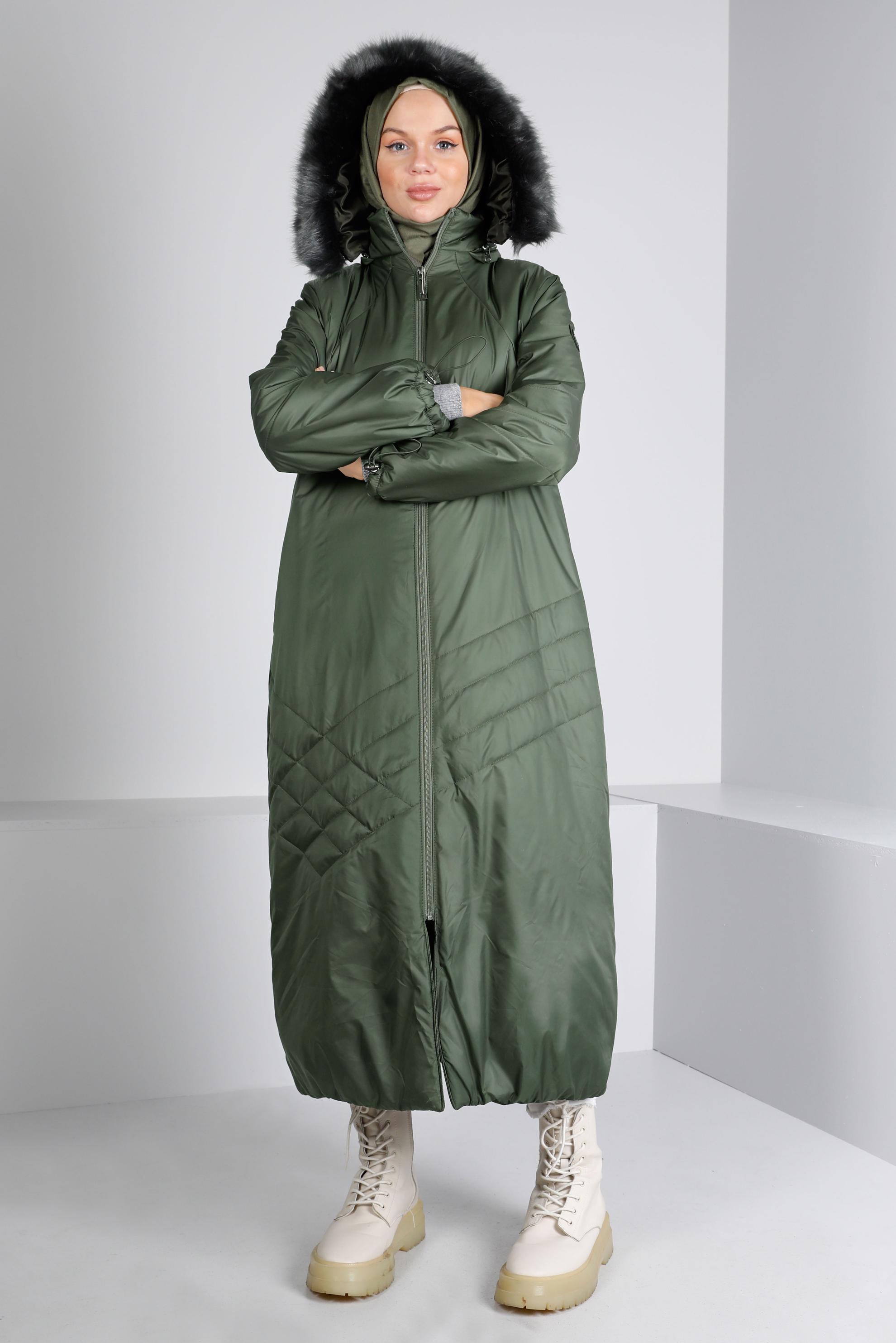 Tesettür giyim HAKİ MANŞETLERİ BÜZGÜLÜ KAPÜŞONLU KABAN 90324