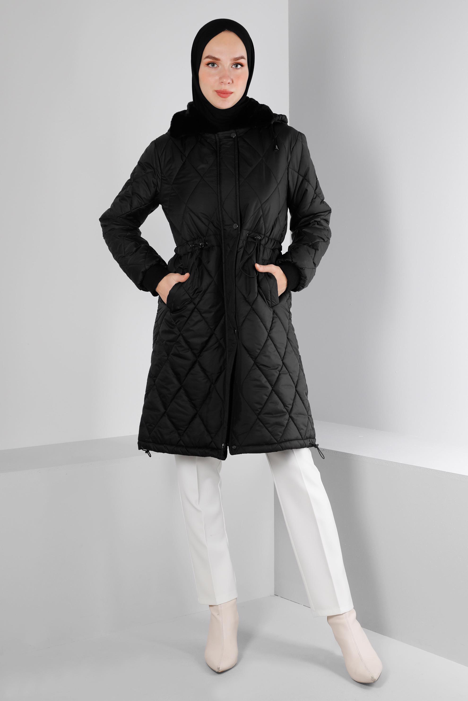 Tesettür giyim SİYAH BELİ BÜZGÜLÜ KAPİTONE ŞİŞME KABAN 90329