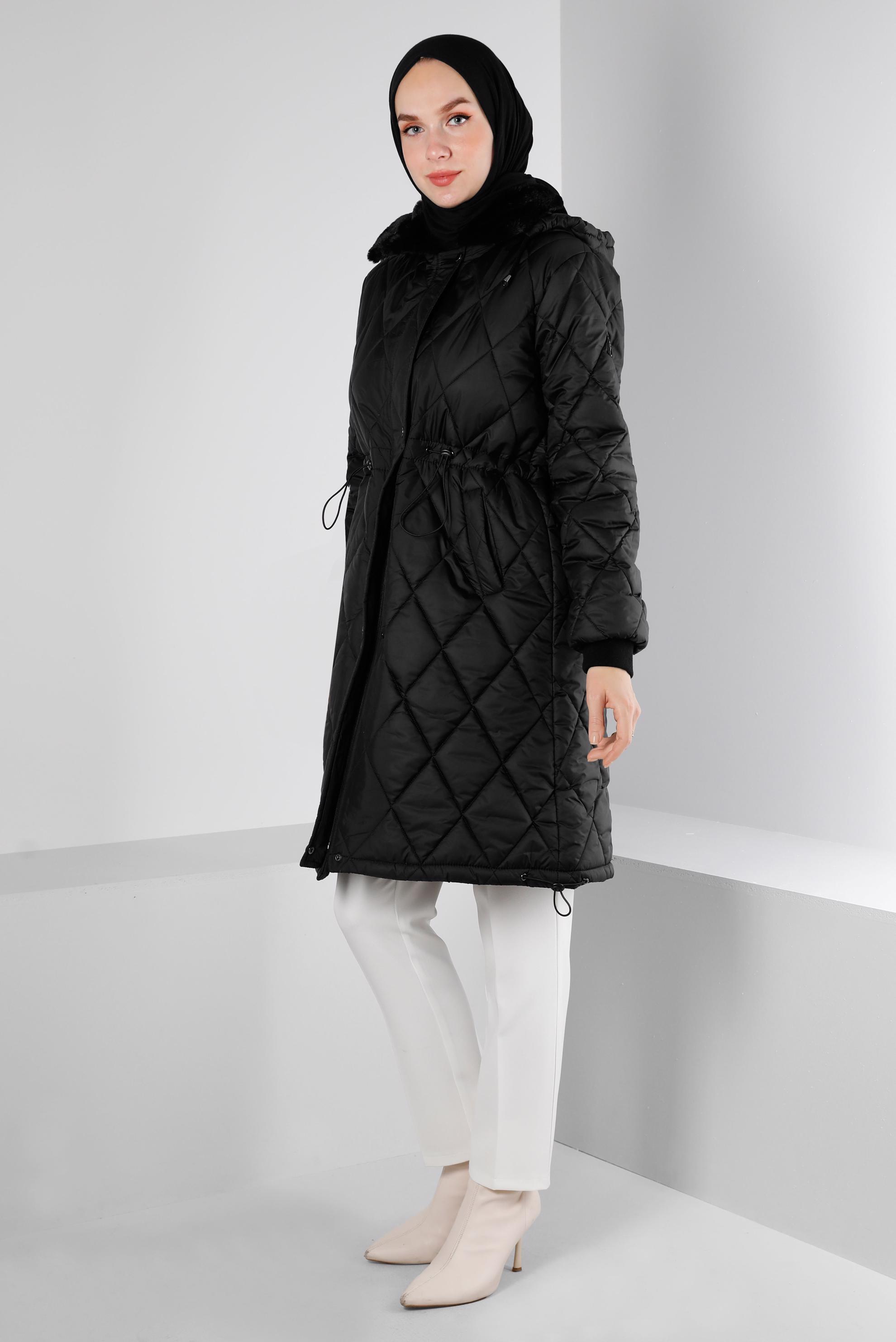 Tesettür giyim SİYAH BELİ BÜZGÜLÜ KAPİTONE ŞİŞME KABAN 90329