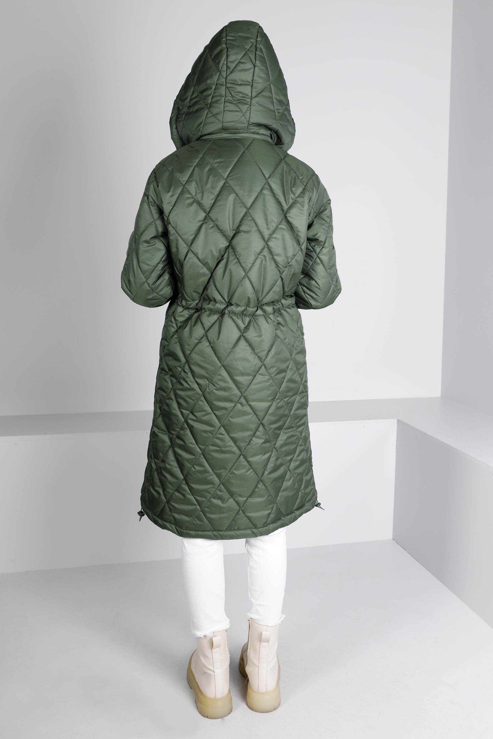 Tesettür giyim HAKİ BELİ BÜZGÜLÜ KAPİTONE ŞİŞME KABAN 90329