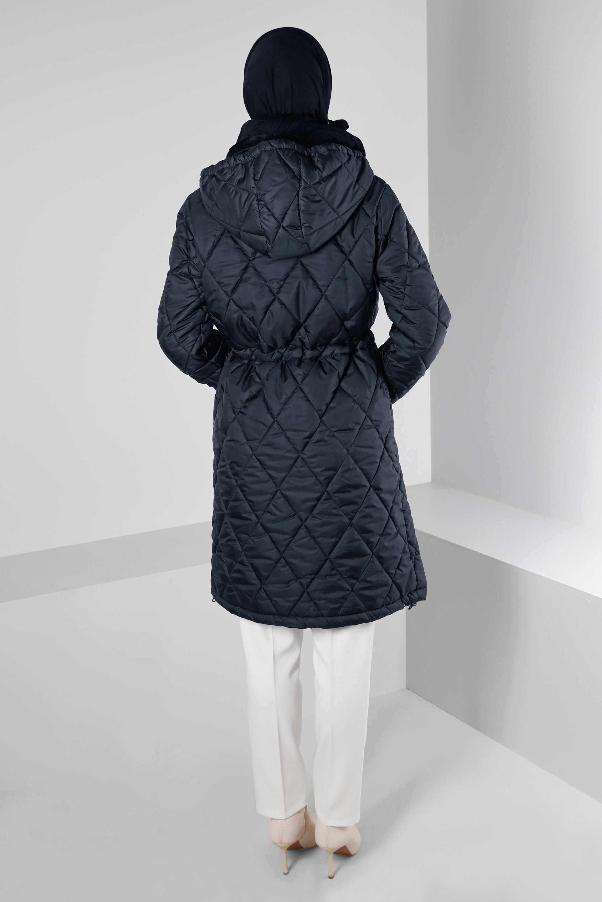 Tesettür giyim LACİVERT BELİ BÜZGÜLÜ KAPİTONE ŞİŞME KABAN 90329