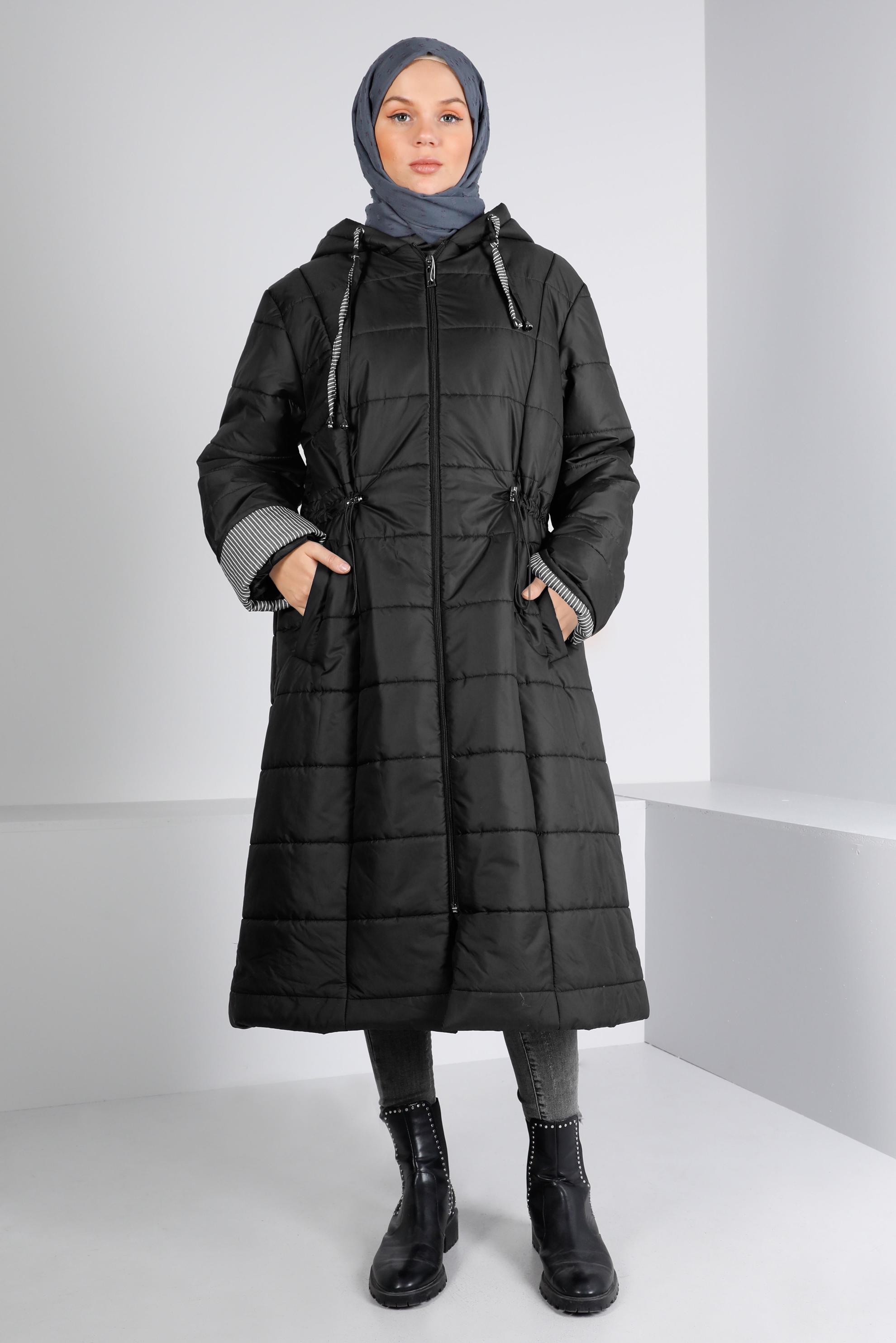 Tesettür giyim SİYAH BELİ BÜZGÜLÜ KAPÜŞONLU ŞİŞME KABAN 90332 