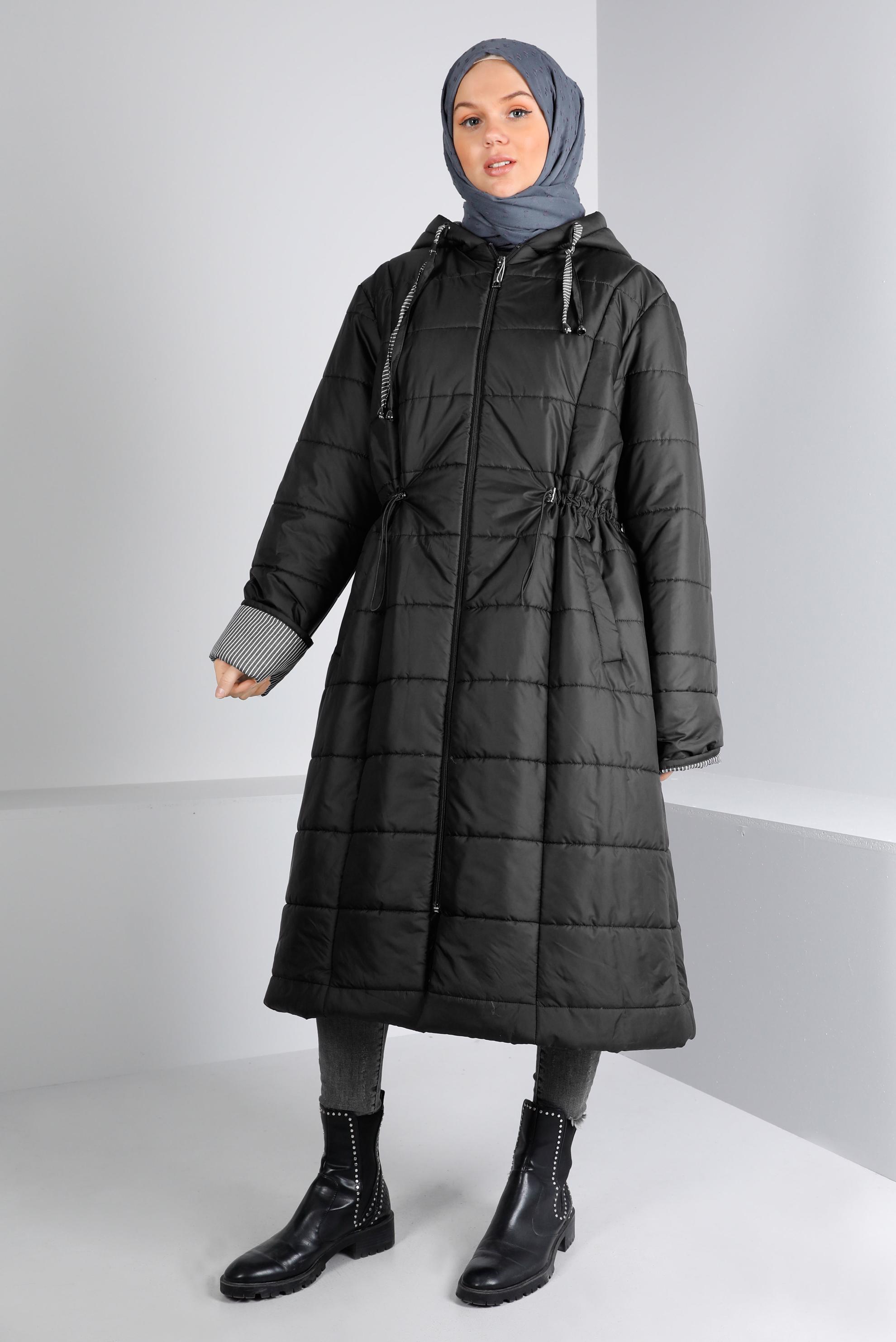 Tesettür giyim SİYAH BELİ BÜZGÜLÜ KAPÜŞONLU ŞİŞME KABAN 90332 