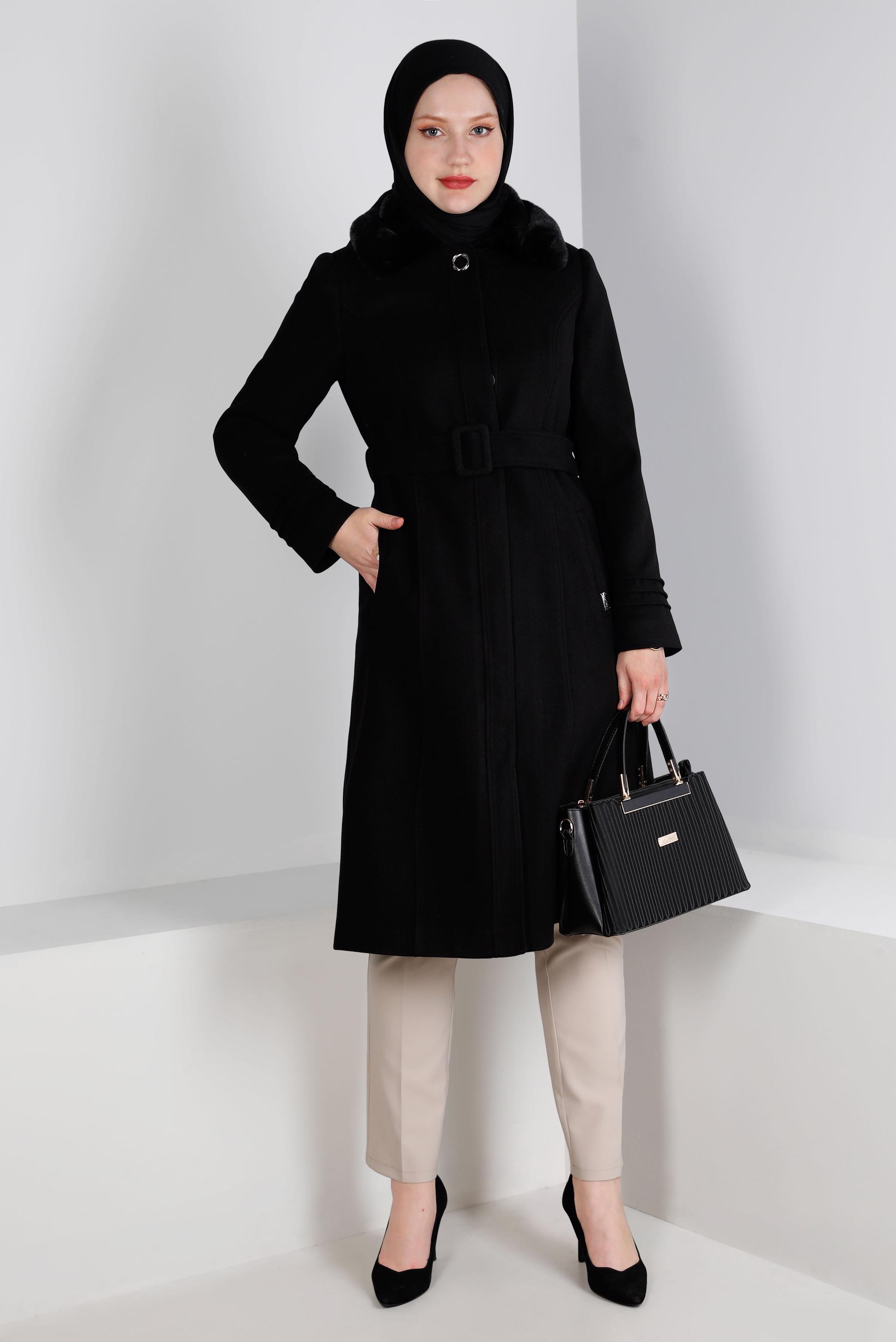 Tesettür giyim SİYAH KÜRK DETAYLI KEMERLİ KABAN 90341