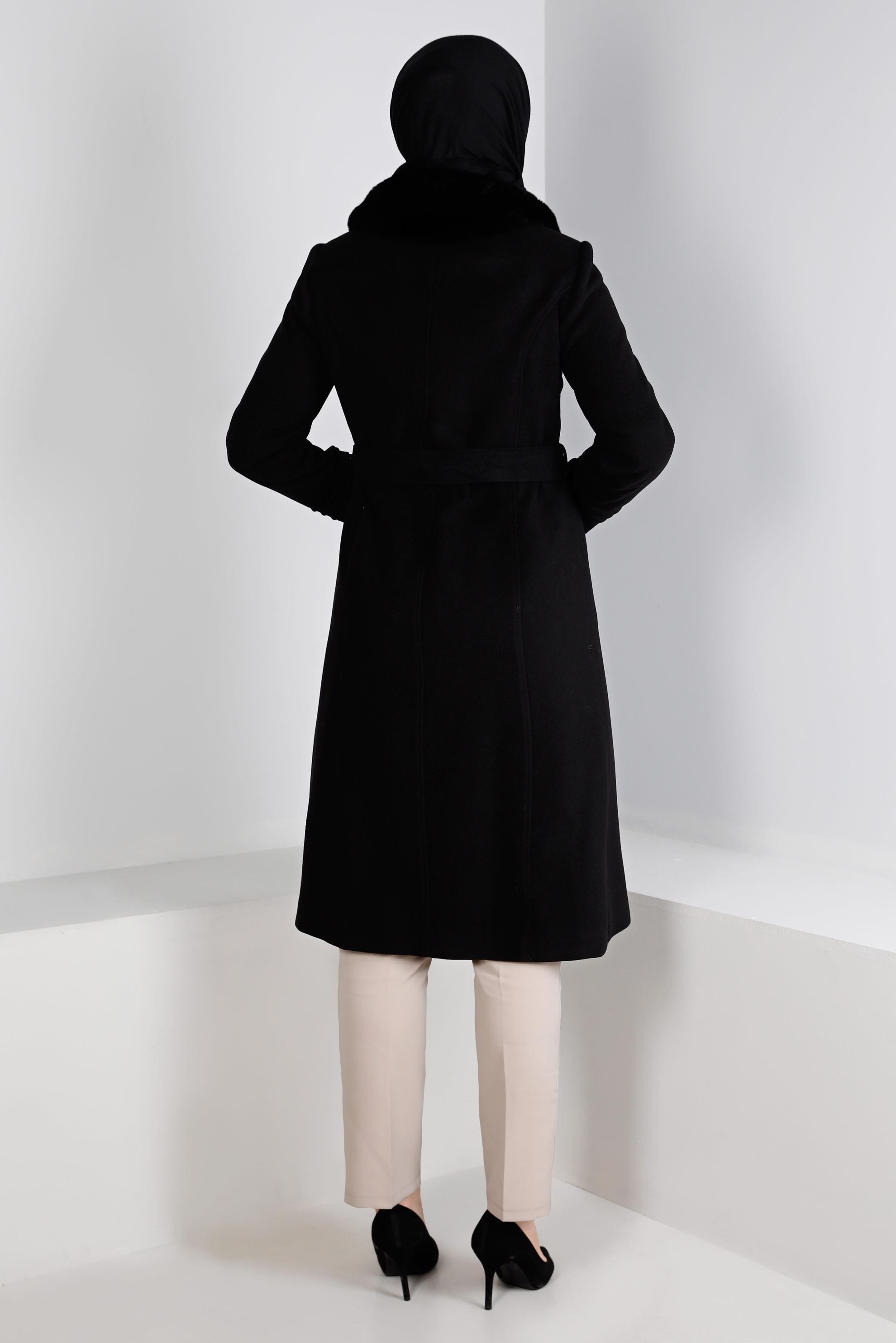 Tesettür giyim SİYAH KÜRK DETAYLI KEMERLİ KABAN 90341