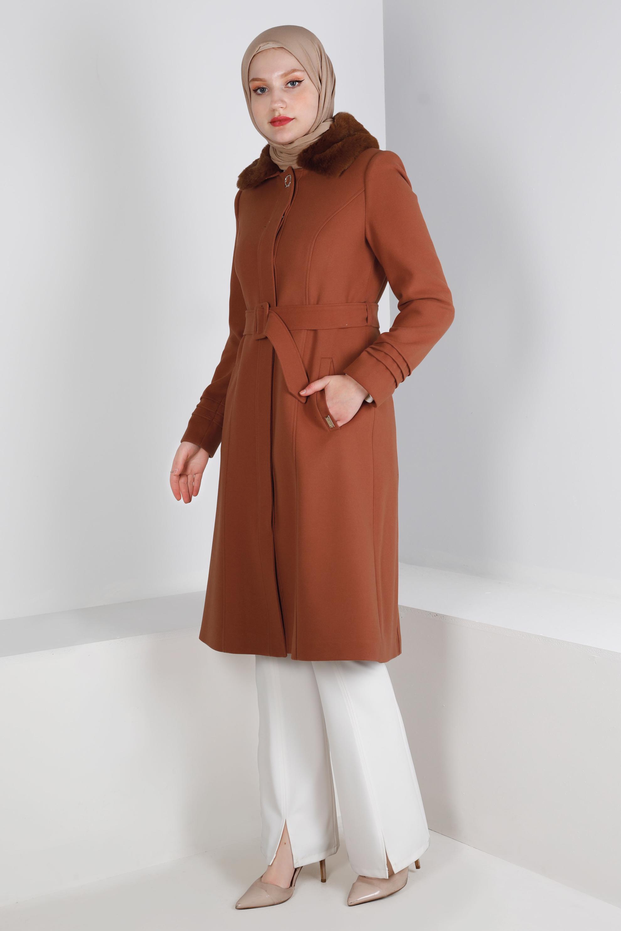 Tesettür giyim TABA KÜRK DETAYLI KEMERLİ KABAN 90341