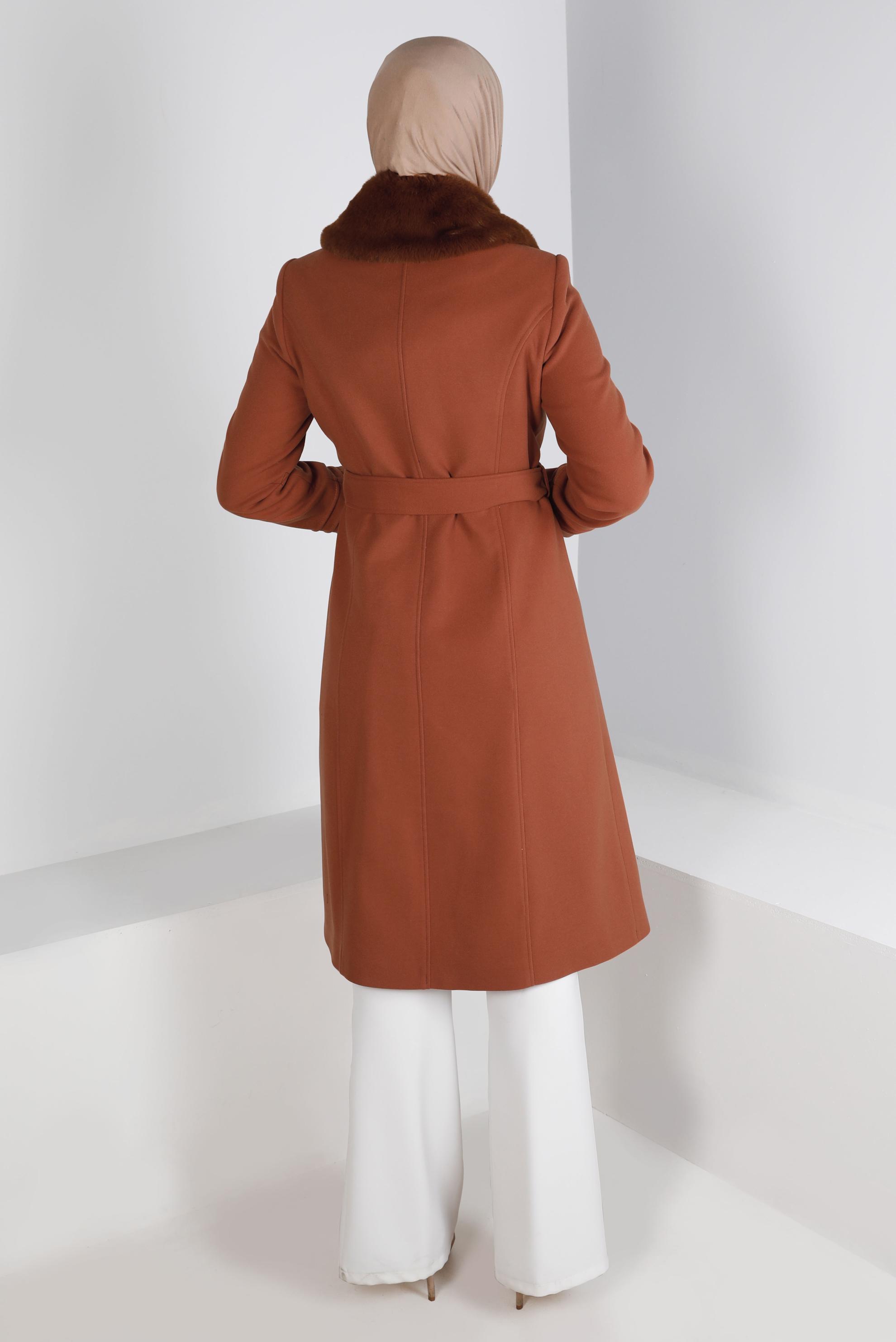 Tesettür giyim TABA KÜRK DETAYLI KEMERLİ KABAN 90341