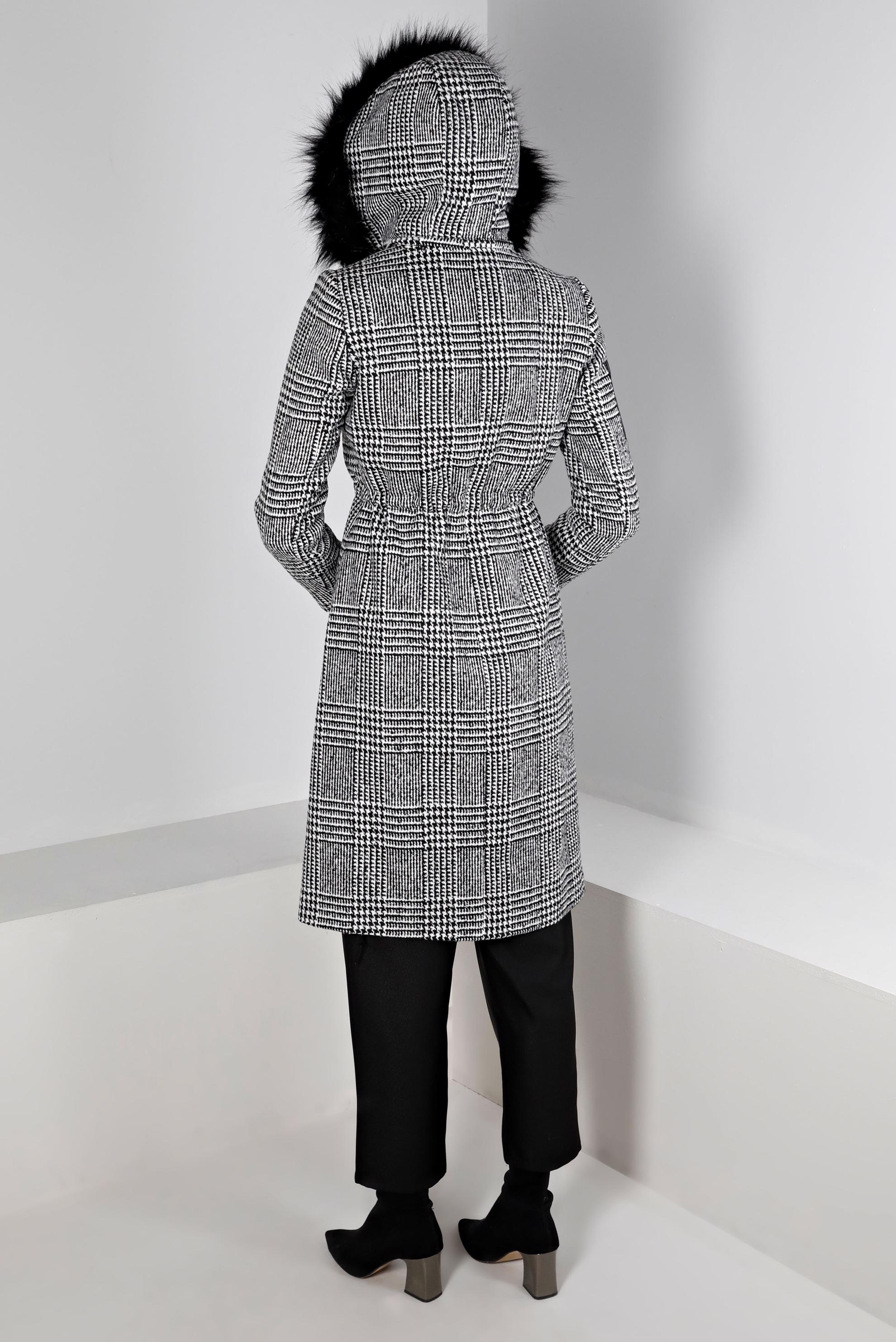 Tesettür giyim SİYAH KAPÜŞONU TÜYLÜ KARELİ KAZAYAĞI DESENLİ KABAN 90347