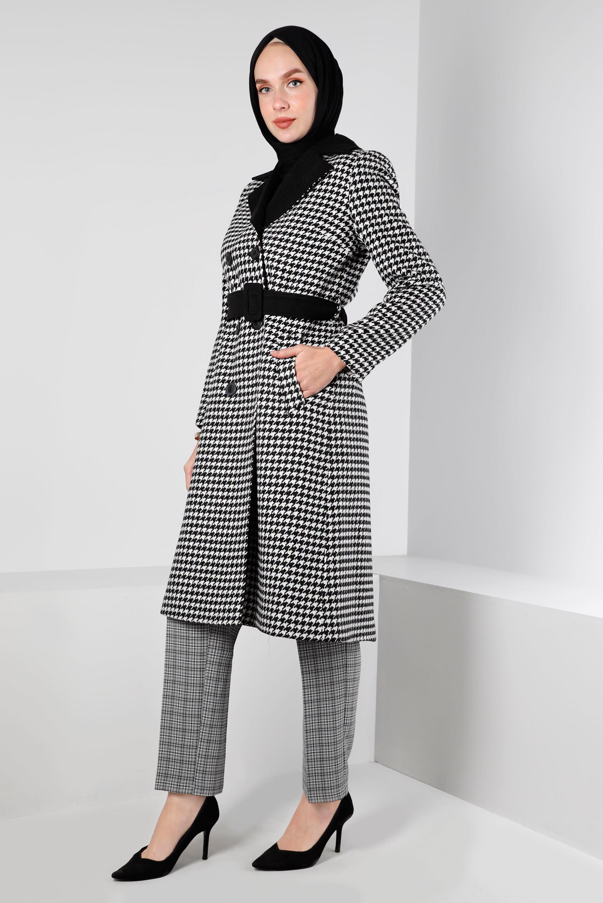 Tesettür giyim SİYAH KAZAYAĞI DESENLİ KEMERLİ KABAN 90348 