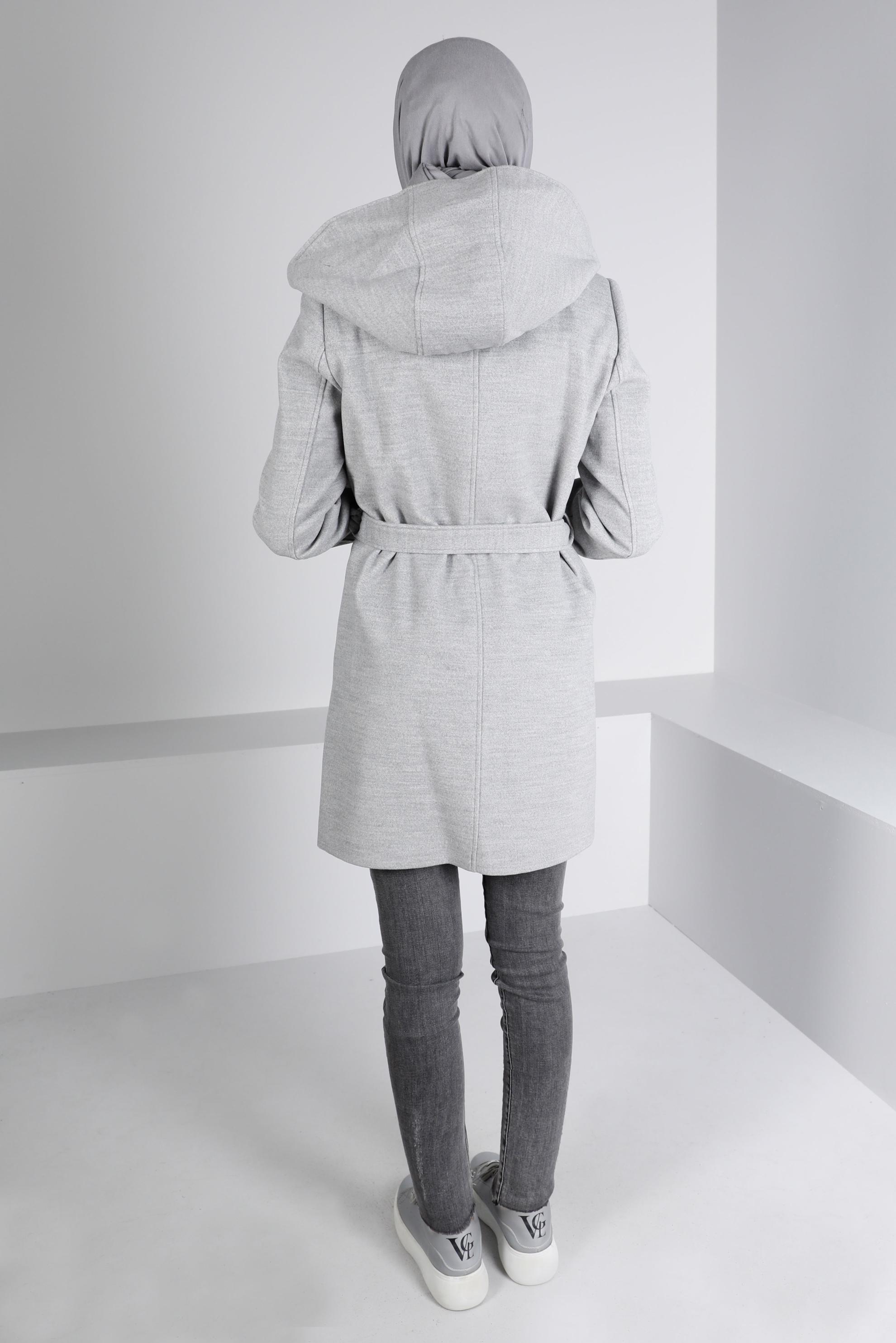 Tesettür giyim GÜMÜŞ KUŞAKLI KAPÜŞONLU KABAN 90352