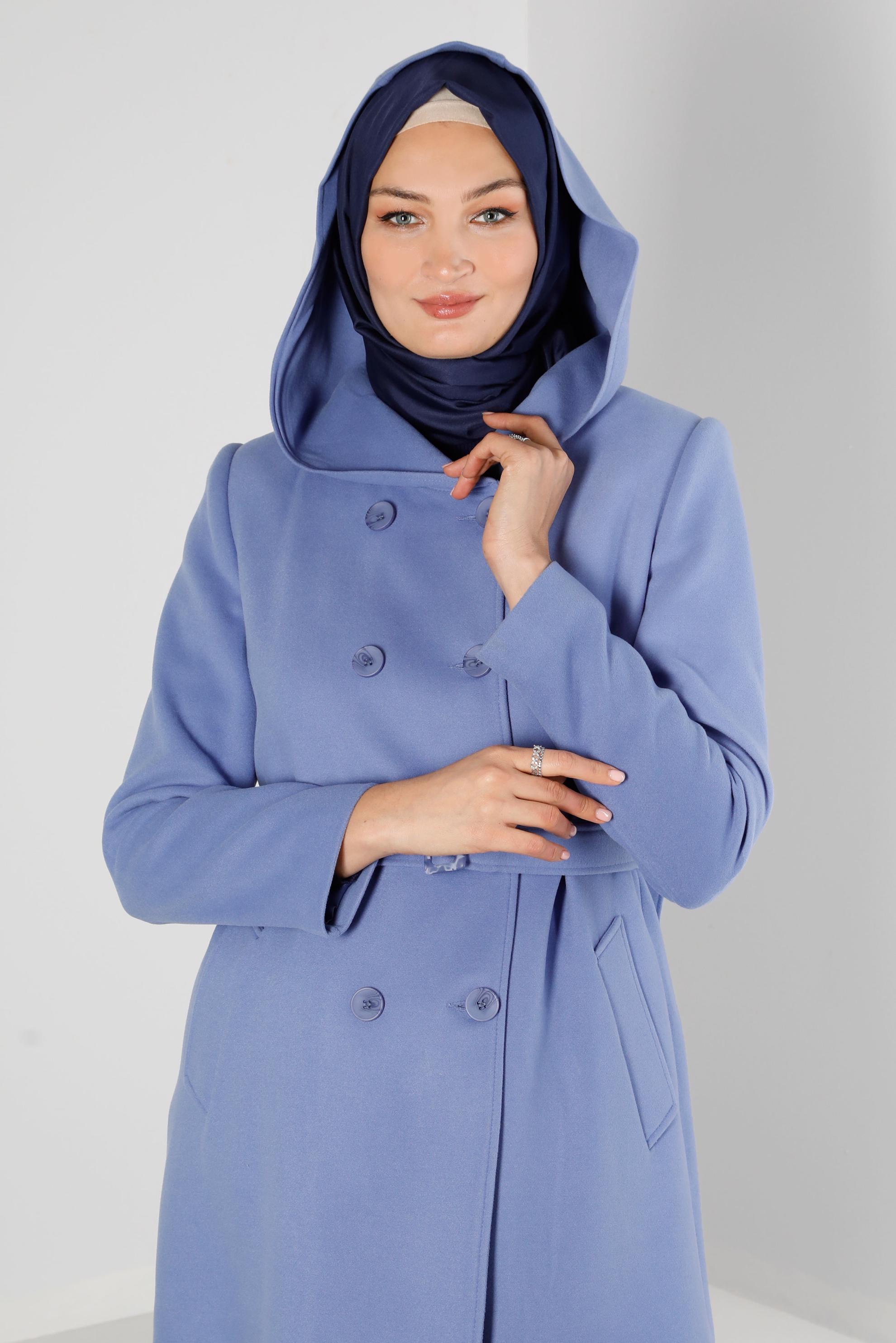 Tesettür giyim MAVİ KUŞAKLI KAPÜŞONLU KABAN 90352