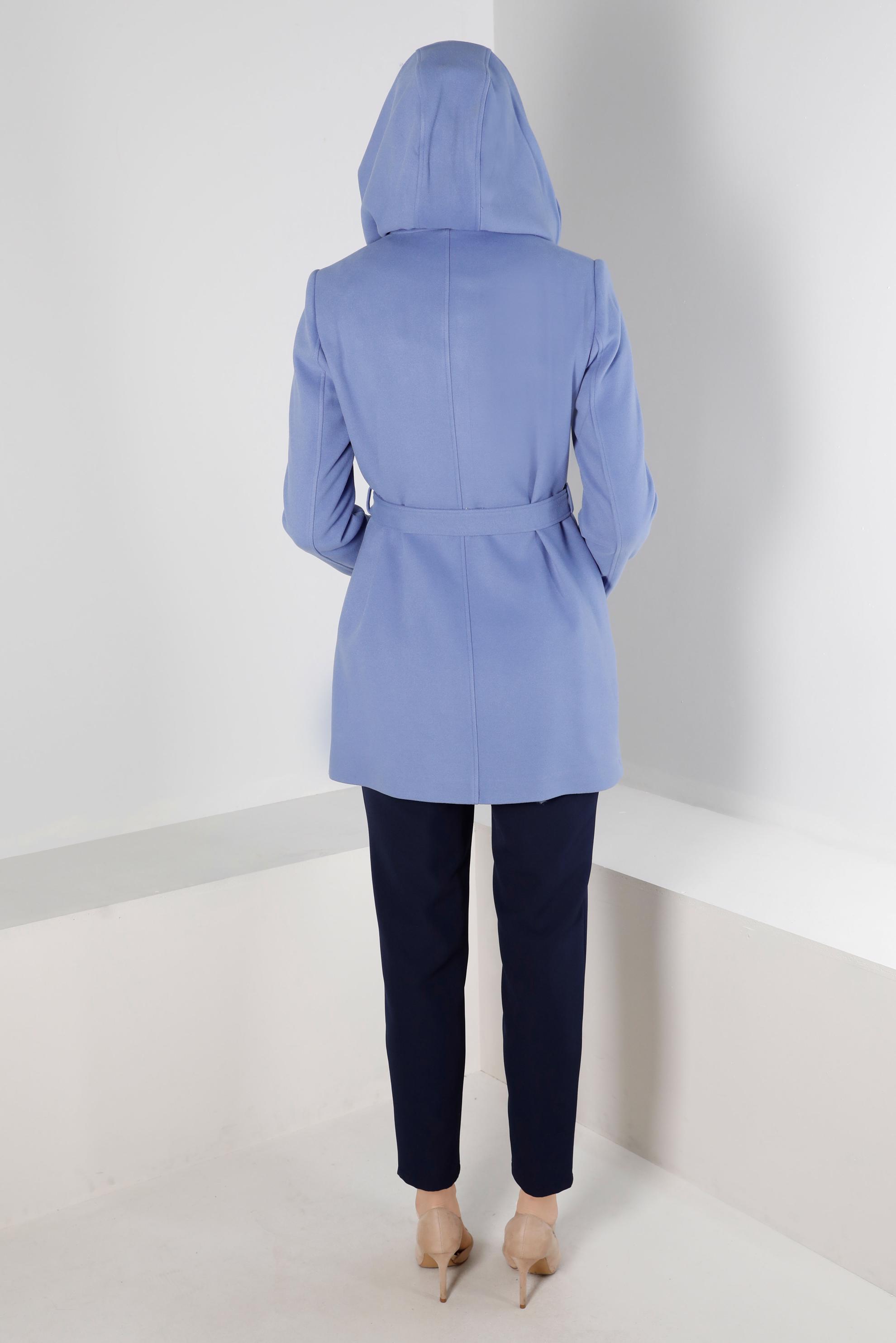 Tesettür giyim MAVİ KUŞAKLI KAPÜŞONLU KABAN 90352