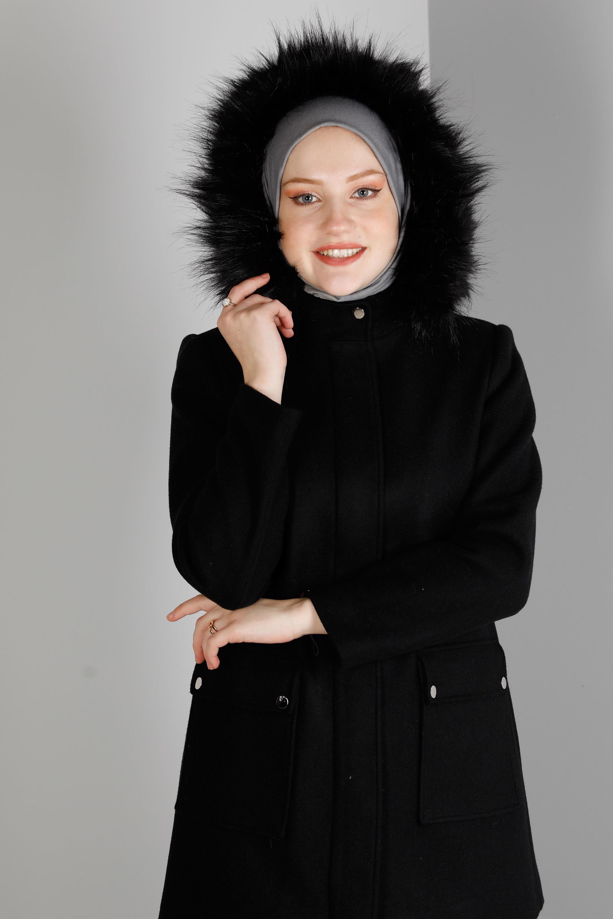 Tesettür giyim SİYAH KAPÜŞONLU KÜRKLÜ KABAN 90353