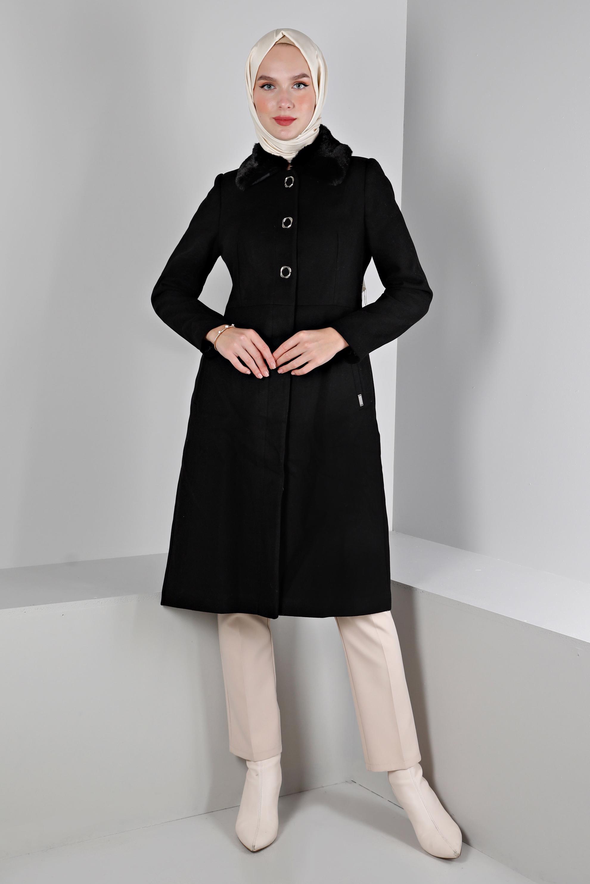 Tesettür giyim SİYAH YAKASI KÜRKLÜ DÜĞMELİ KABAN 90354