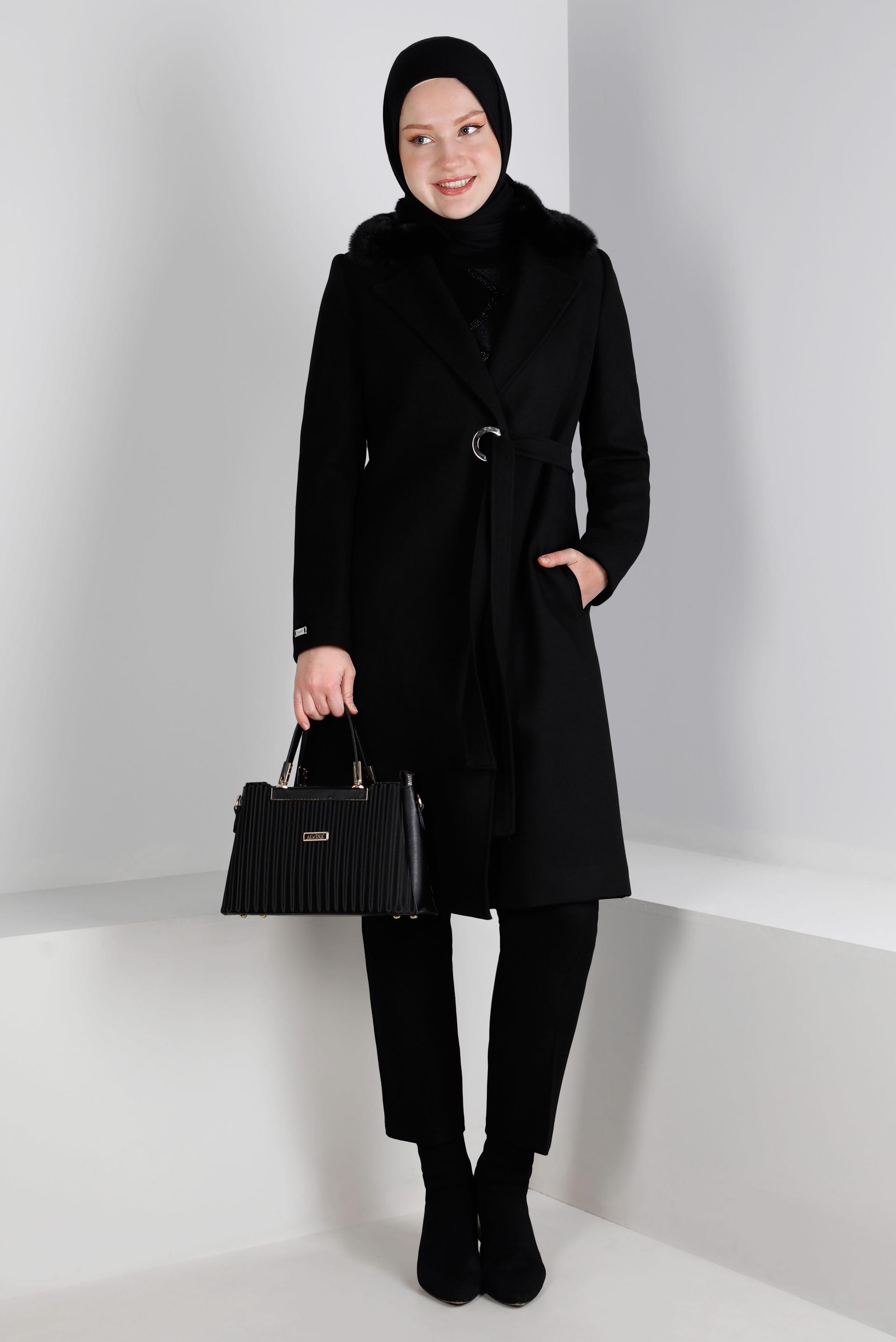 Tesettür giyim SİYAH KÜRK DETAYLI KEMERLİ KABAN 90357 