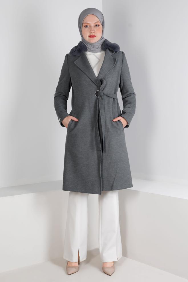 Tesettür giyim  KÜRK DETAYLI KEMERLİ KABAN 90357  - ALVİNA