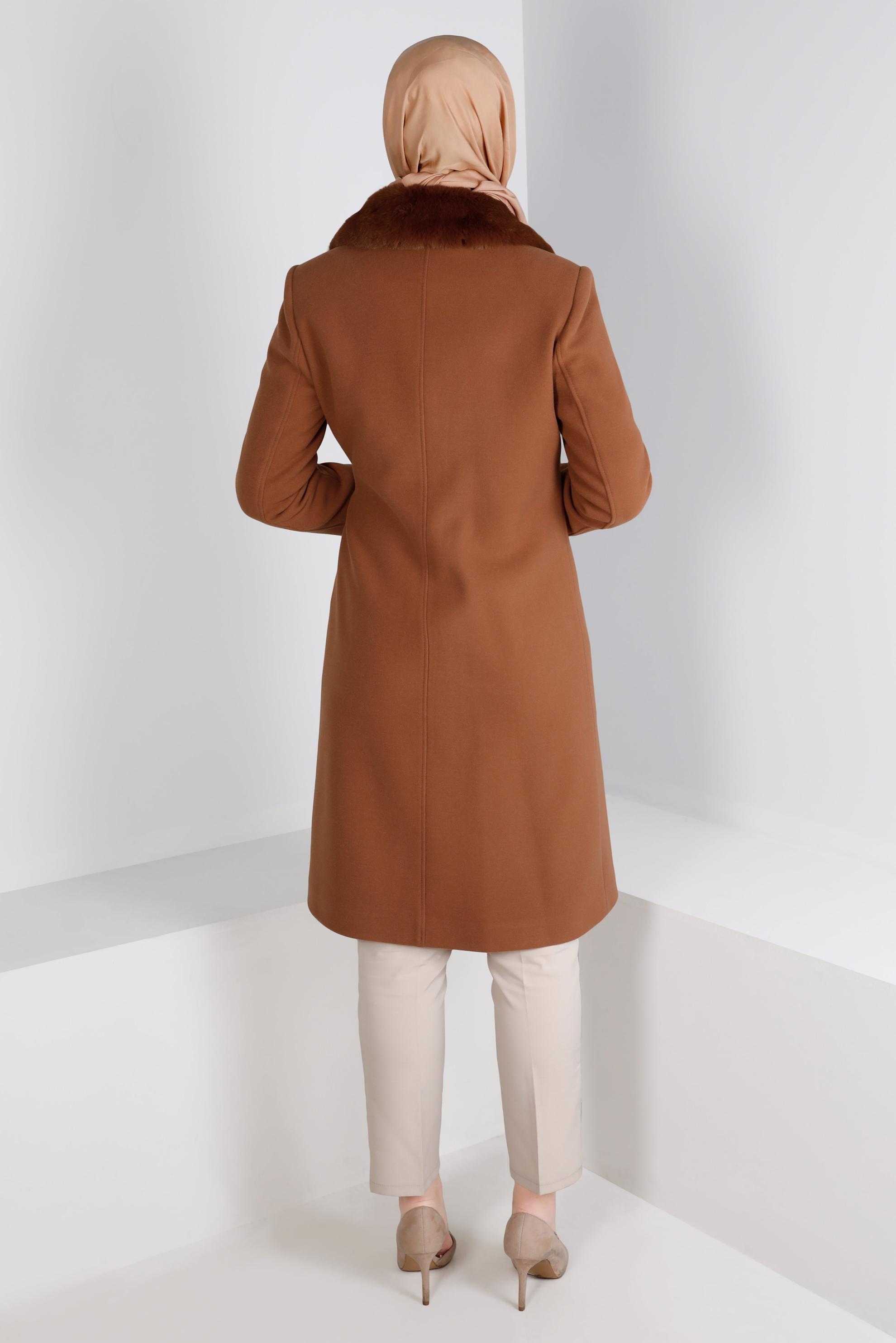 Tesettür giyim TABA KÜRK DETAYLI KEMERLİ KABAN 90357 