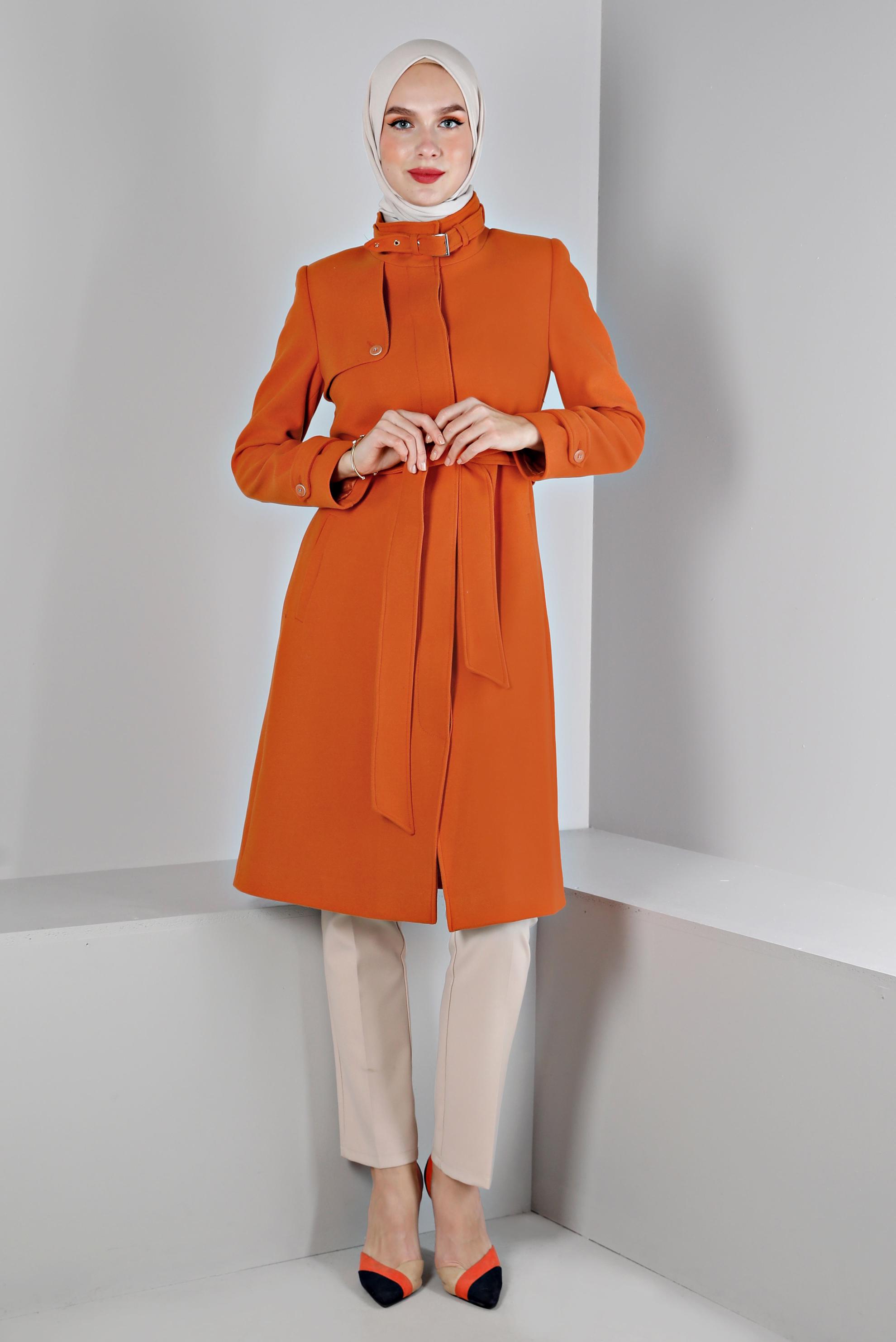 Tesettür giyim TURUNCU YAKASI KEMER DETAYLI KABAN 90358 