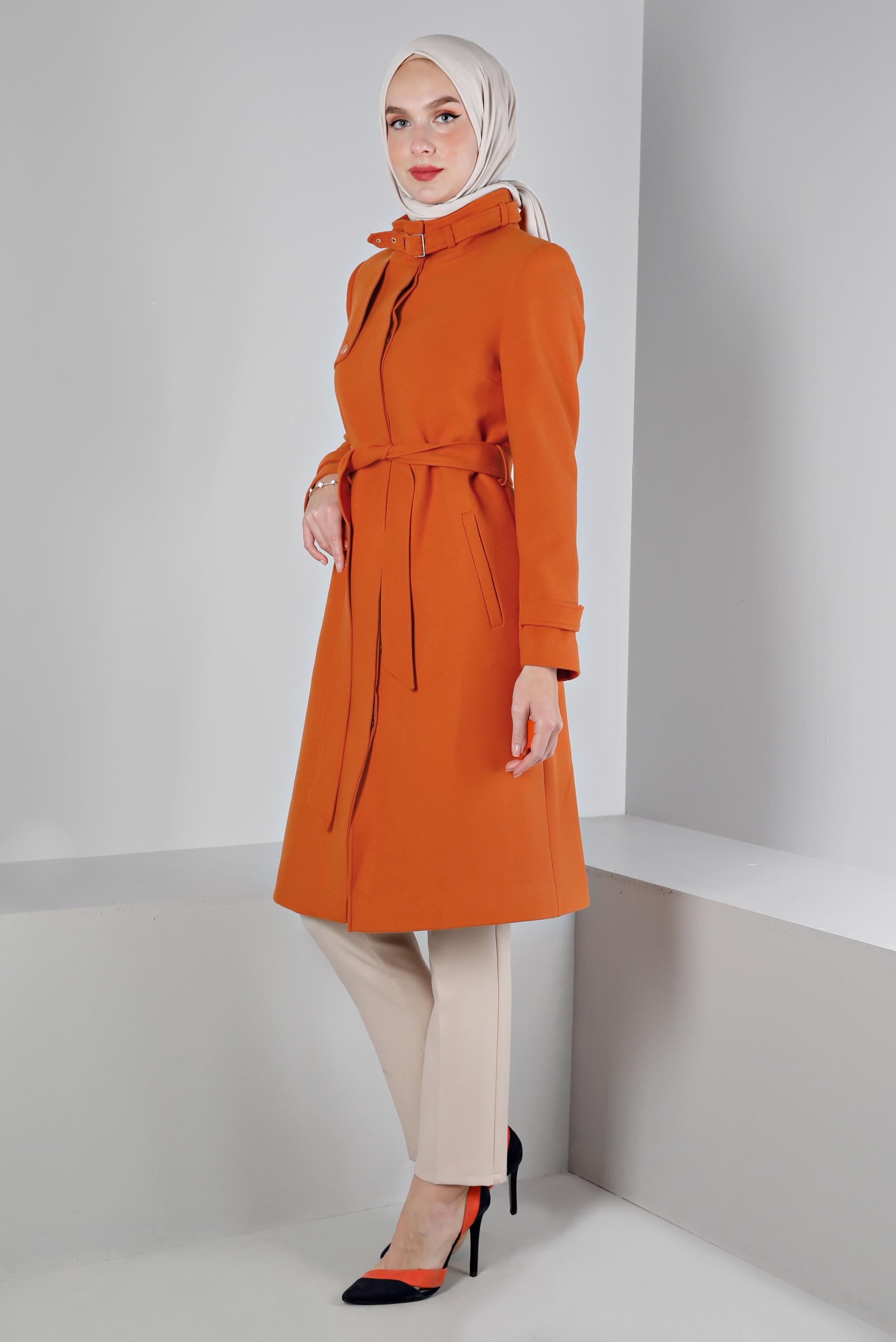 Tesettür giyim TURUNCU YAKASI KEMER DETAYLI KABAN 90358 