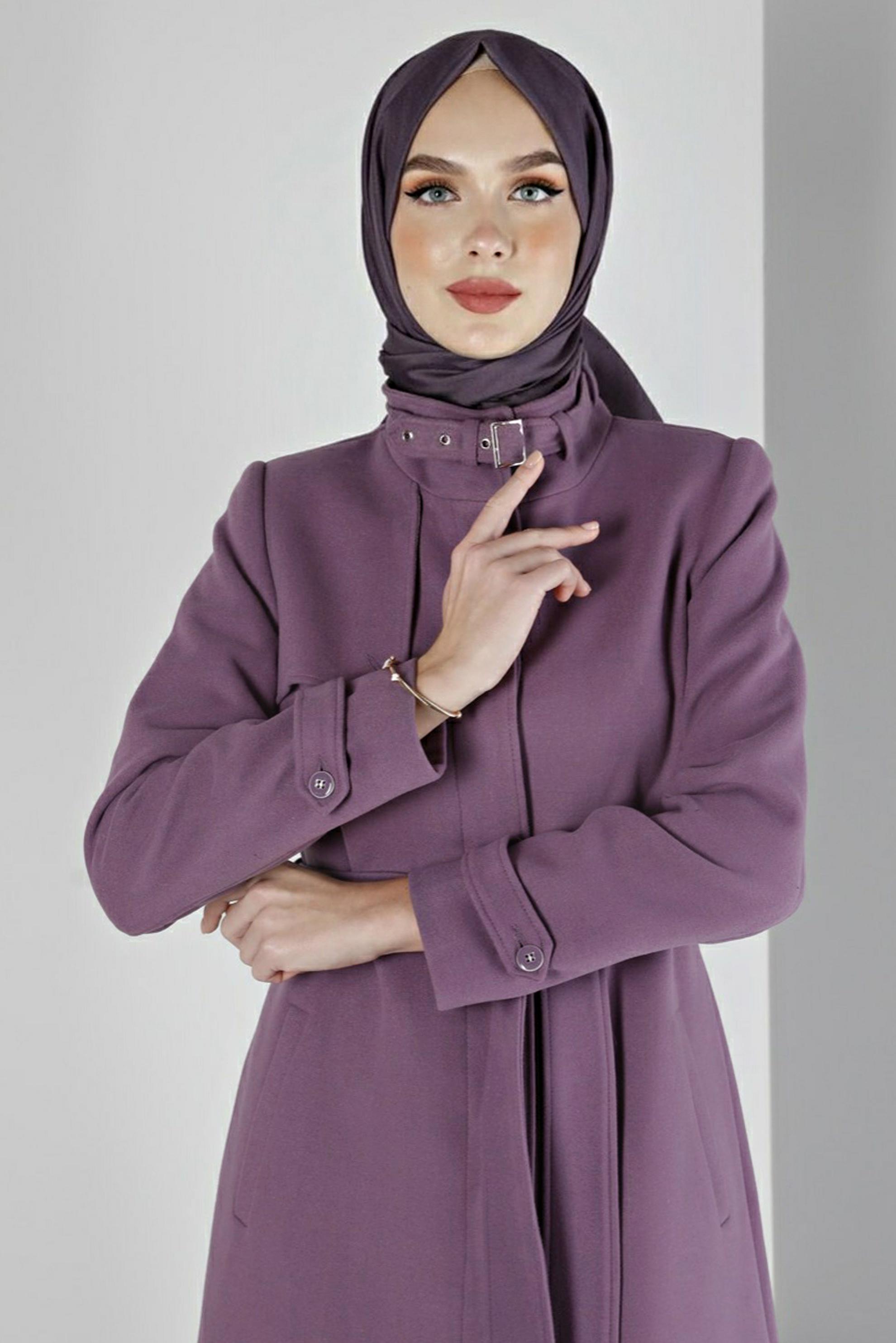 Tesettür giyim MOR YAKASI KEMER DETAYLI KABAN 90358 