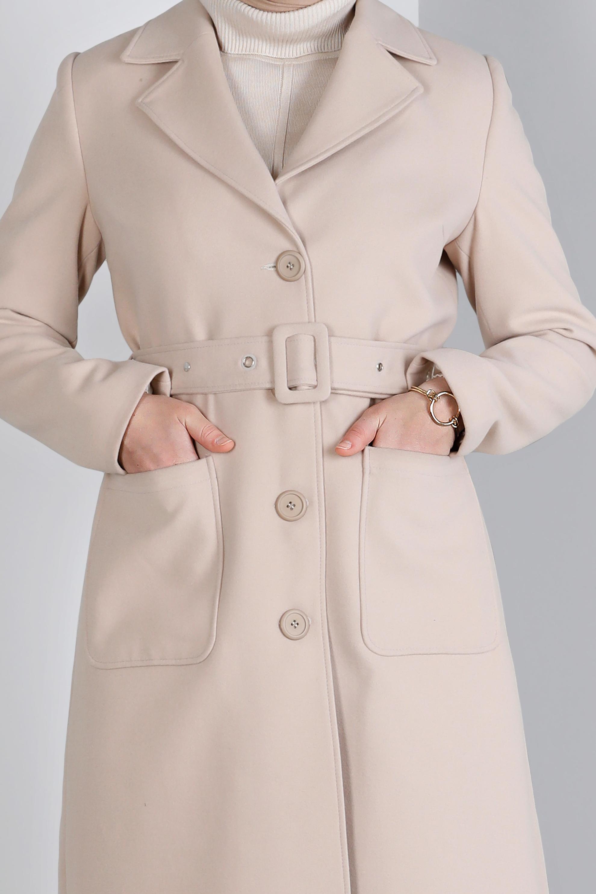 Tesettür giyim BEJ KEMERLİ DÜĞMELİ KABAN 90362