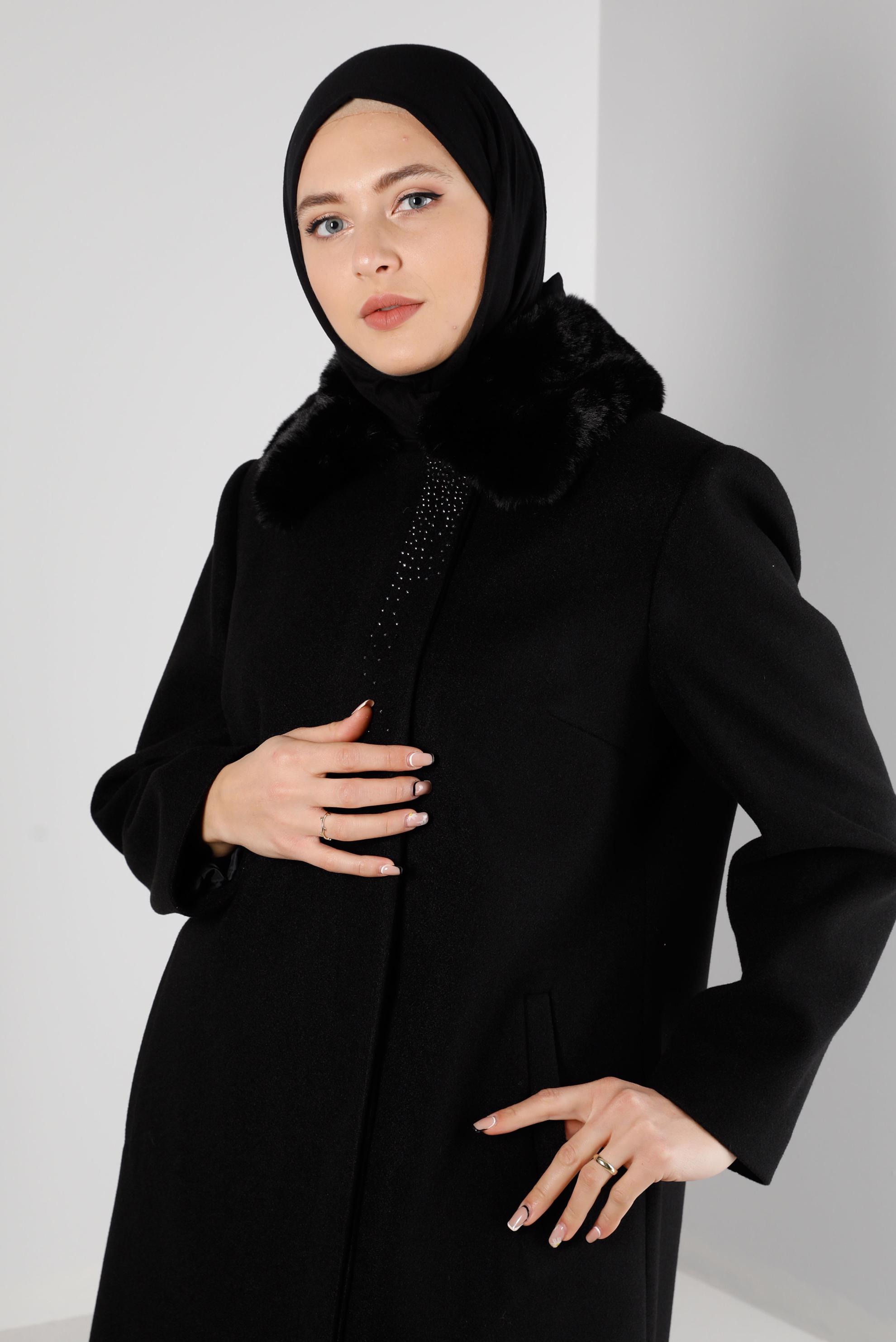 Vêtements hijab NOIR MANTEAU AVEC COL EN FOURRURE ET GEMME 90363