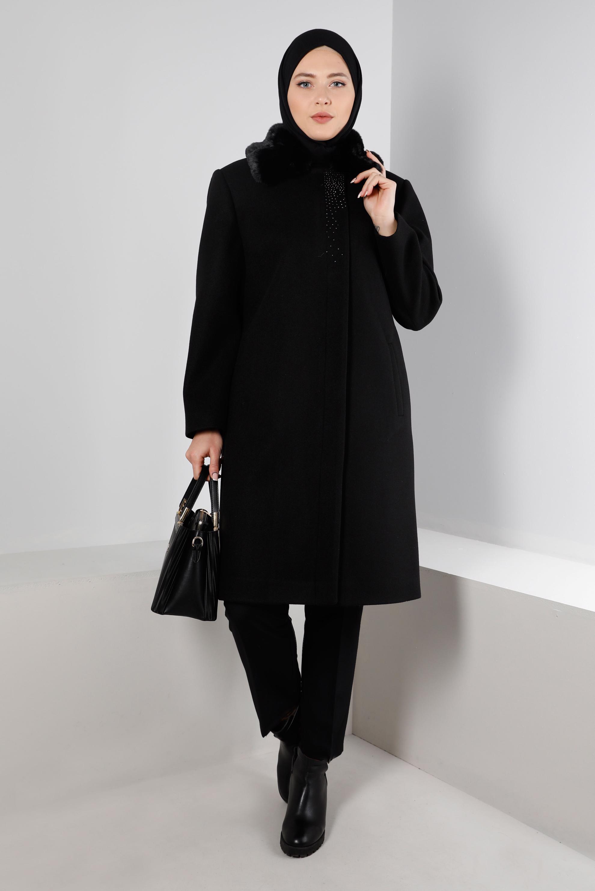 Vêtements hijab NOIR MANTEAU AVEC COL EN FOURRURE ET GEMME 90363