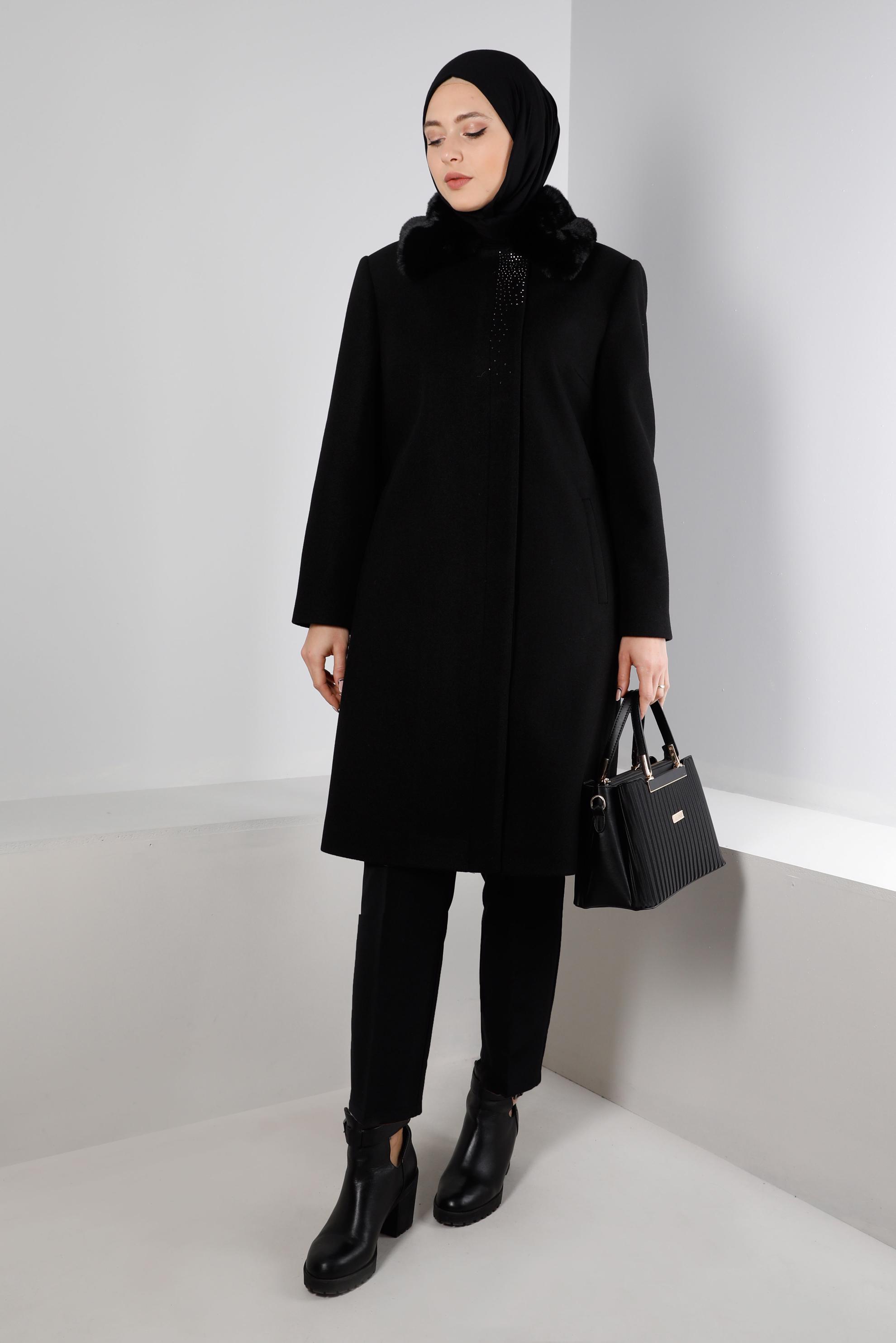 Vêtements hijab NOIR MANTEAU AVEC COL EN FOURRURE ET GEMME 90363