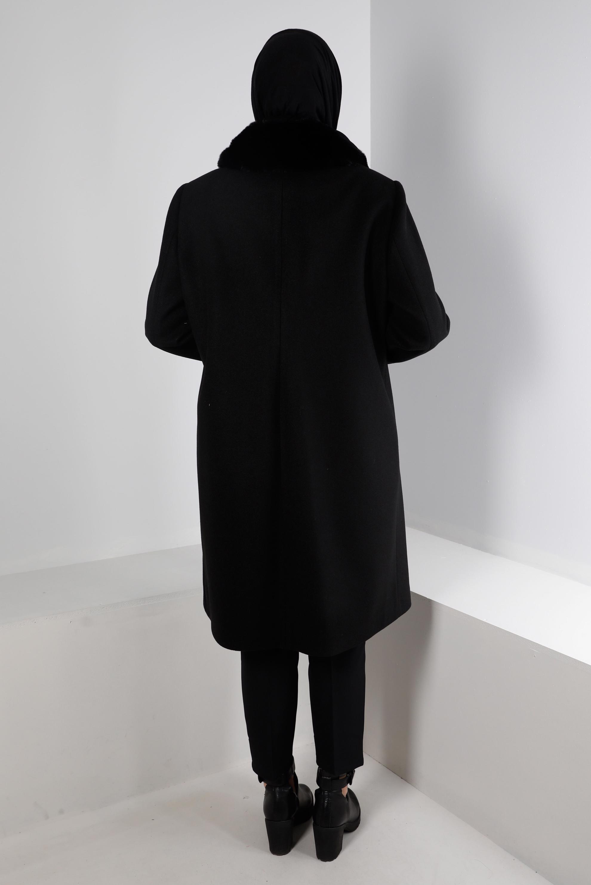 Vêtements hijab NOIR MANTEAU AVEC COL EN FOURRURE ET GEMME 90363