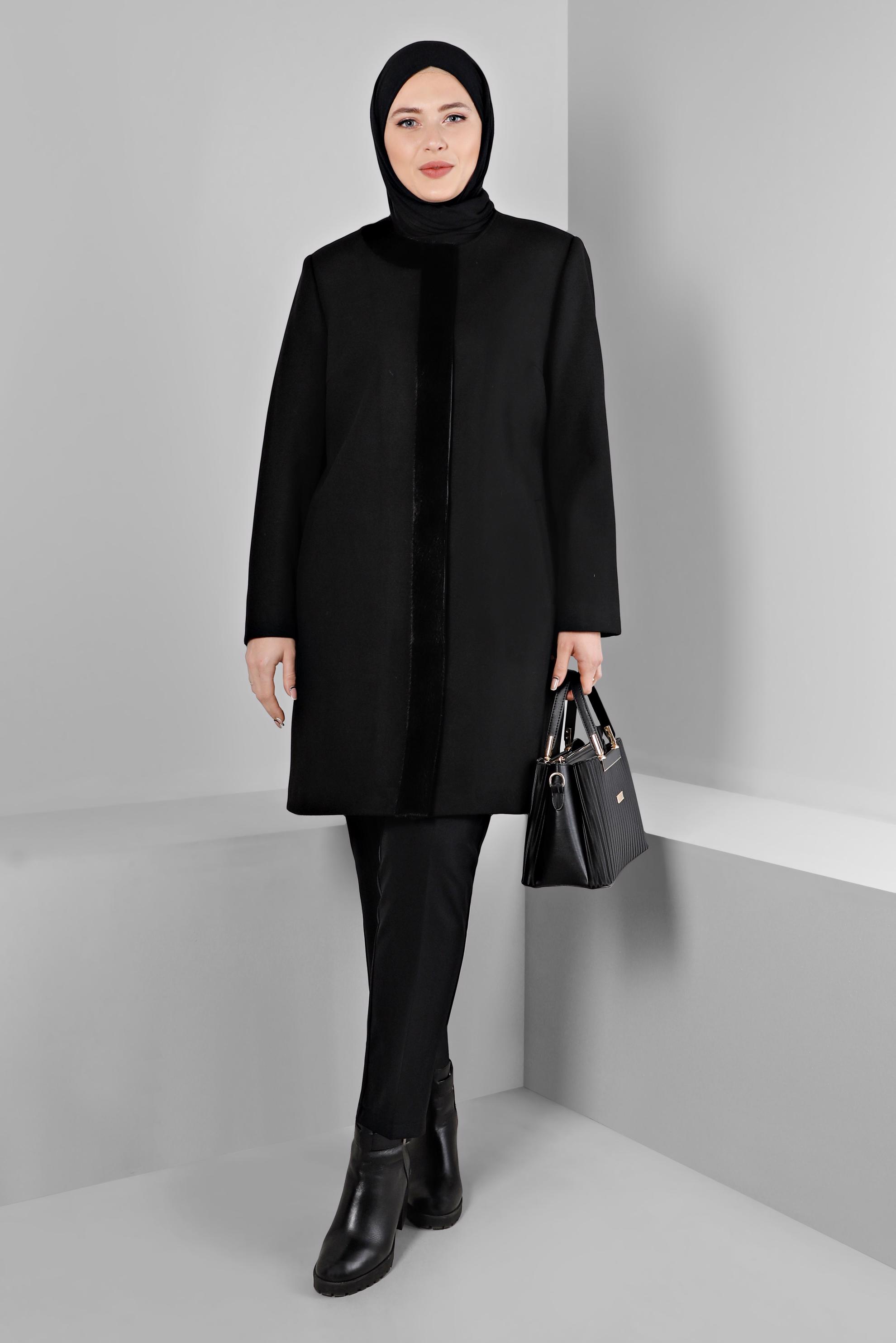 Vêtements hijab NOIR MANTEAU EN FOURRURE AVEC DÉTAIL DE POCHE 90366