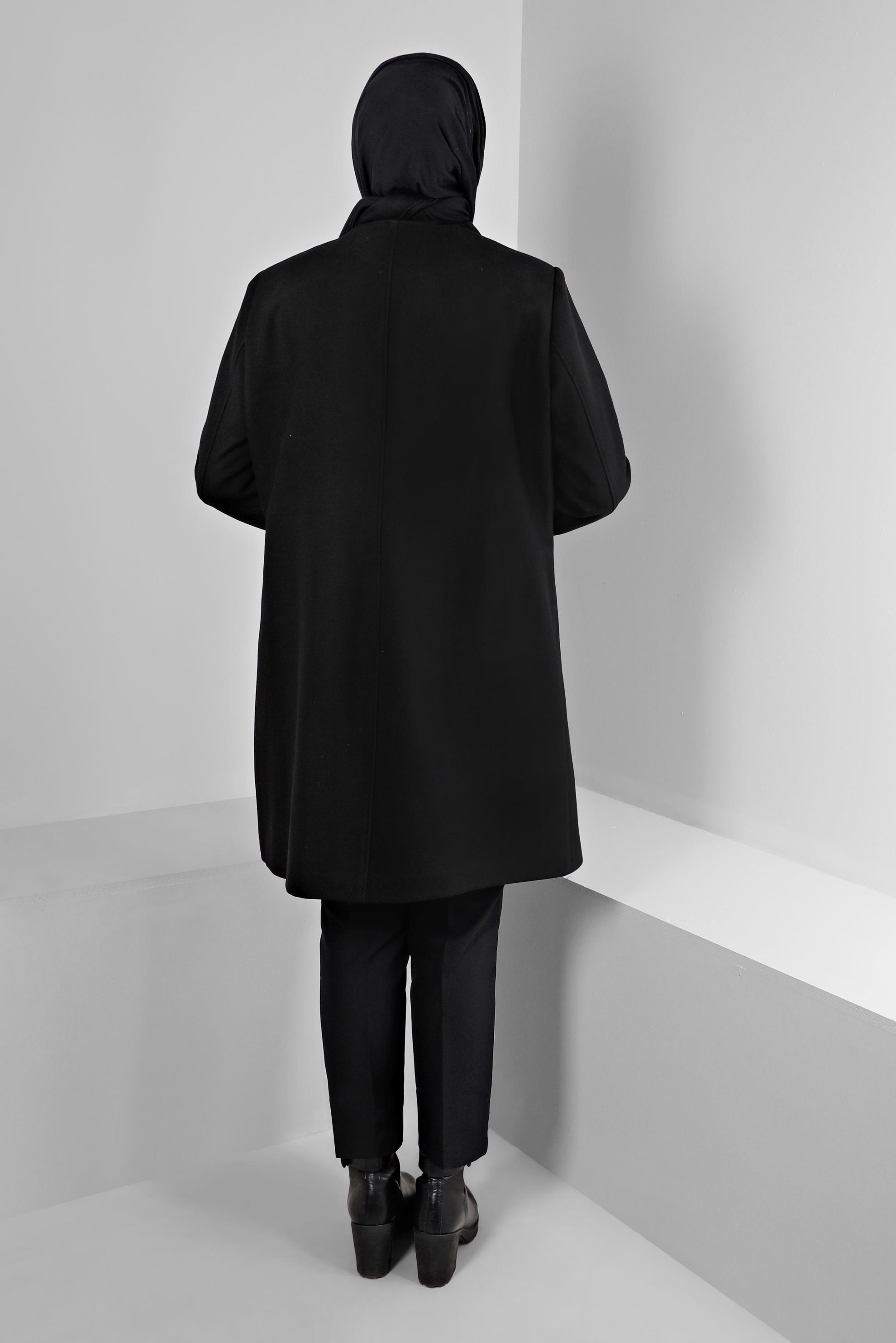 Vêtements hijab NOIR MANTEAU EN FOURRURE AVEC DÉTAIL DE POCHE 90366