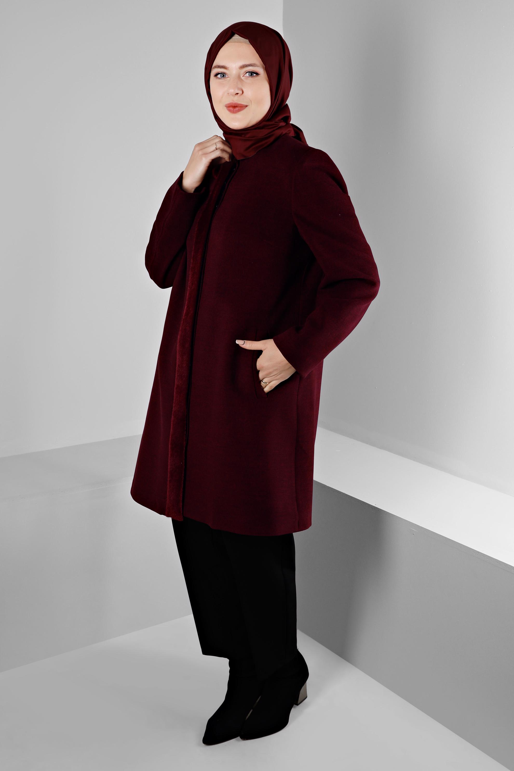 Vêtements hijab ROUGE BORDEAUX MANTEAU EN FOURRURE AVEC DÉTAIL DE POCHE 90366