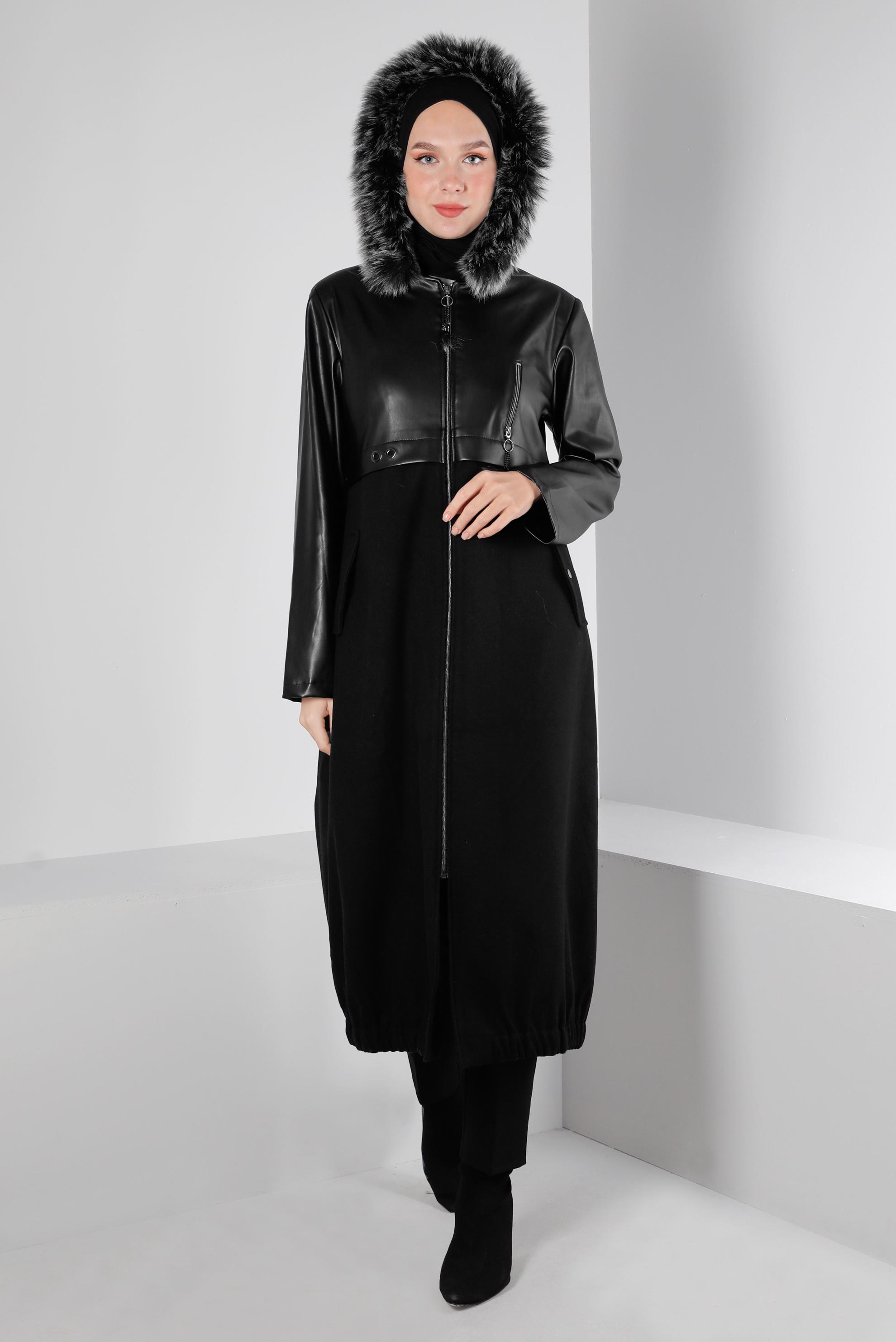 Tesettür giyim SİYAH DERİ DETAYLI KAPÜŞONU KÜRKLÜ KABAN 90372