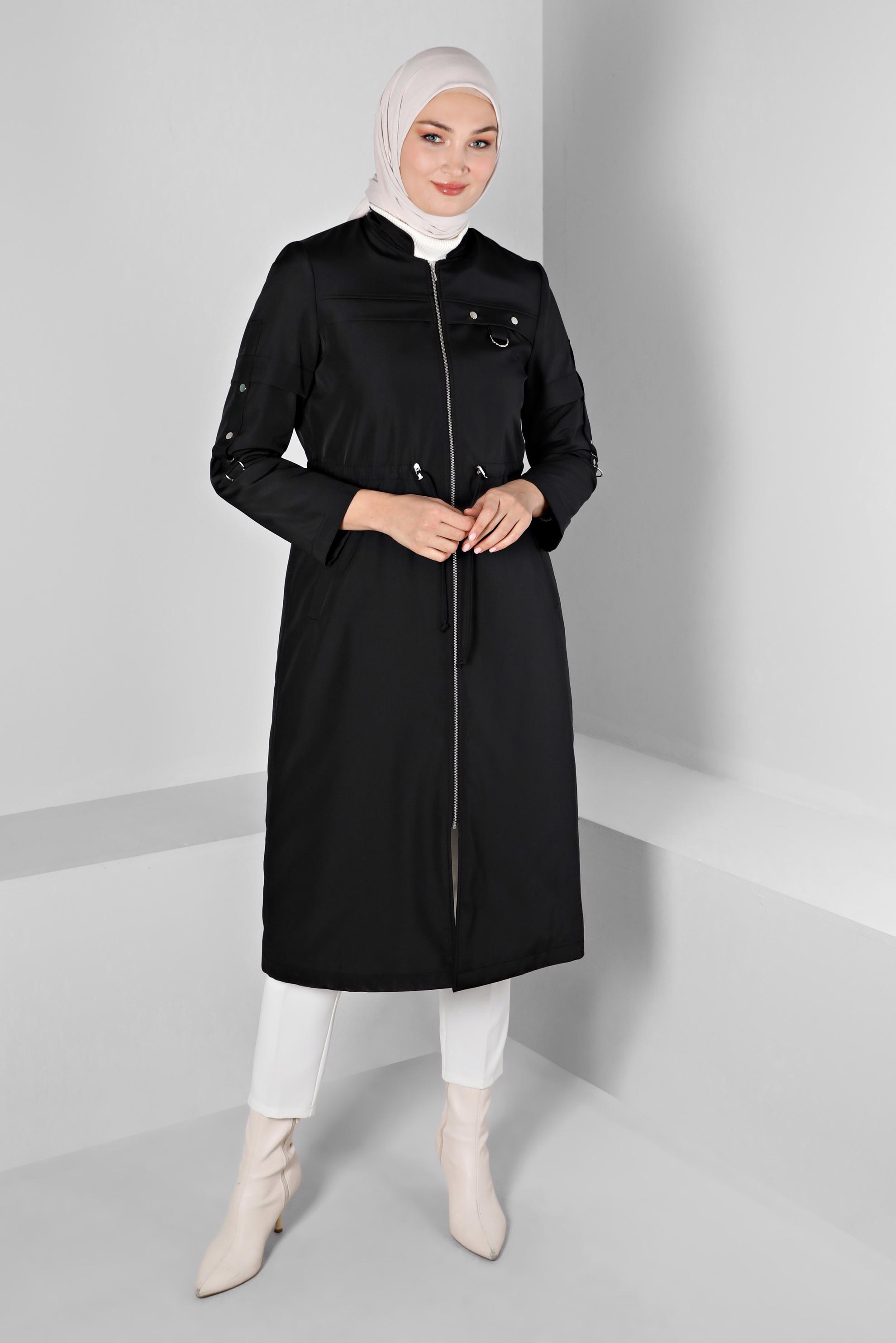Tesettür giyim SİYAH BELİ BÜZGÜLÜ ZIMBA DETAYLI FERMUARLI PARKA 90374