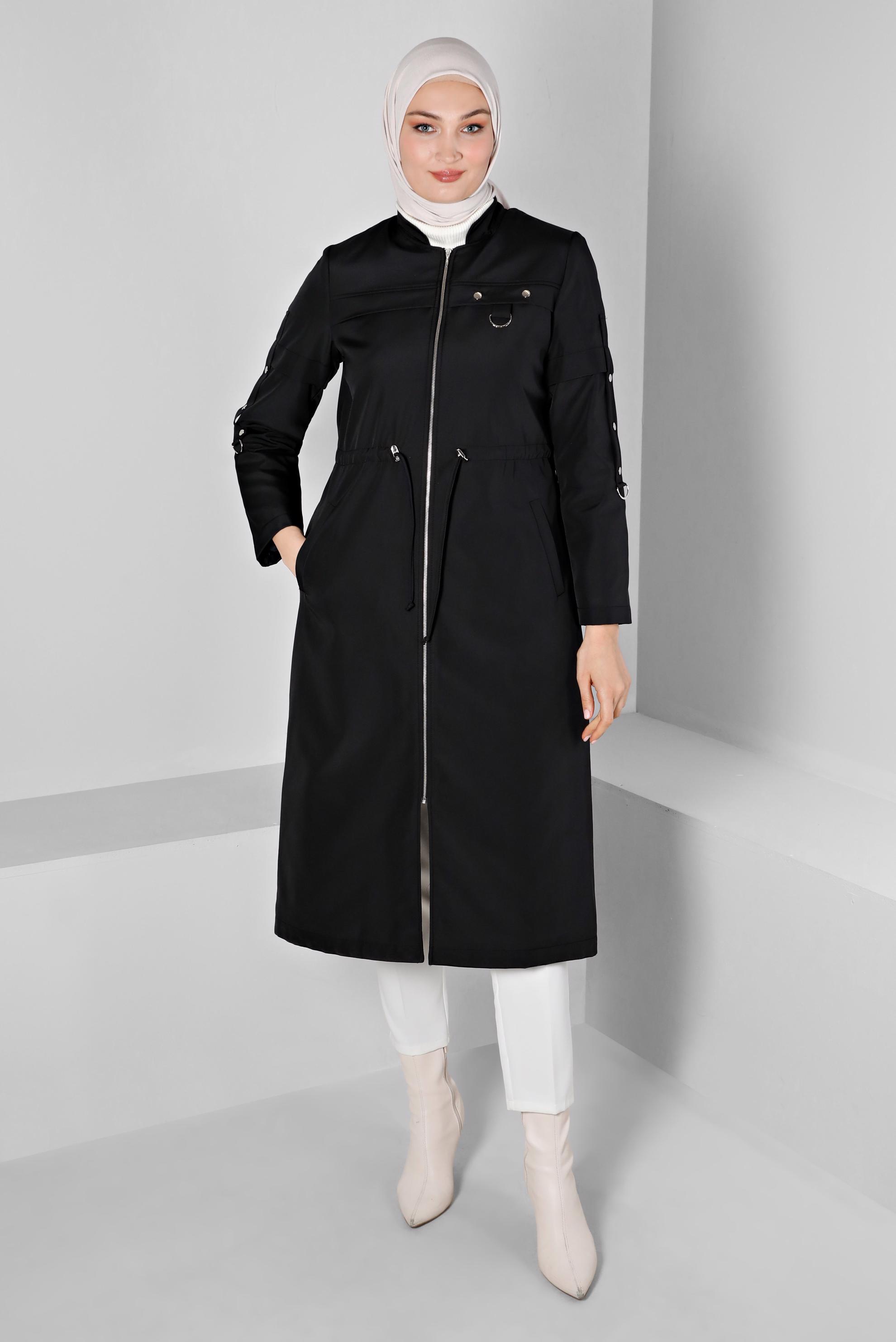 Tesettür giyim SİYAH BELİ BÜZGÜLÜ ZIMBA DETAYLI FERMUARLI PARKA 90374