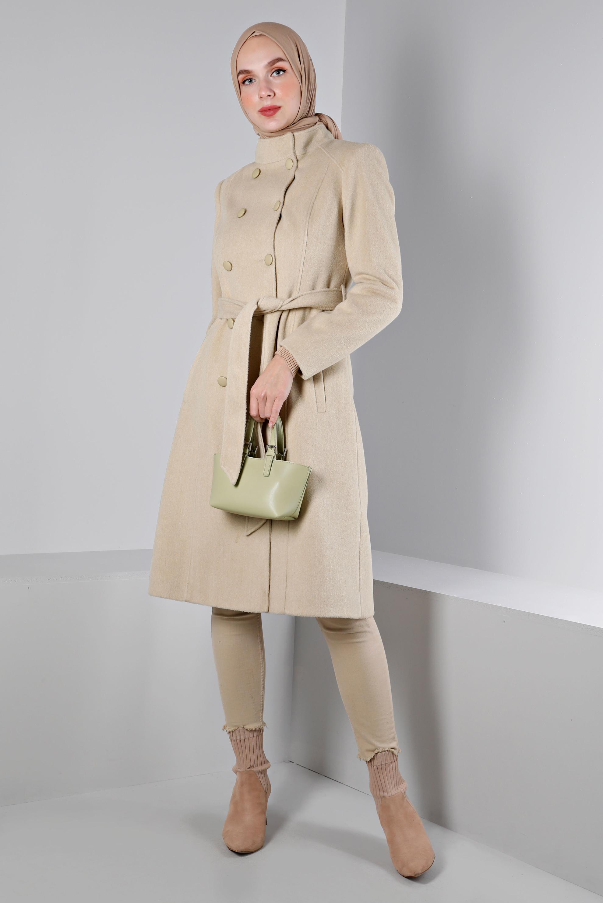 Tesettür giyim BEJ DÜĞMELİ KUŞAKLI KABAN 90376 