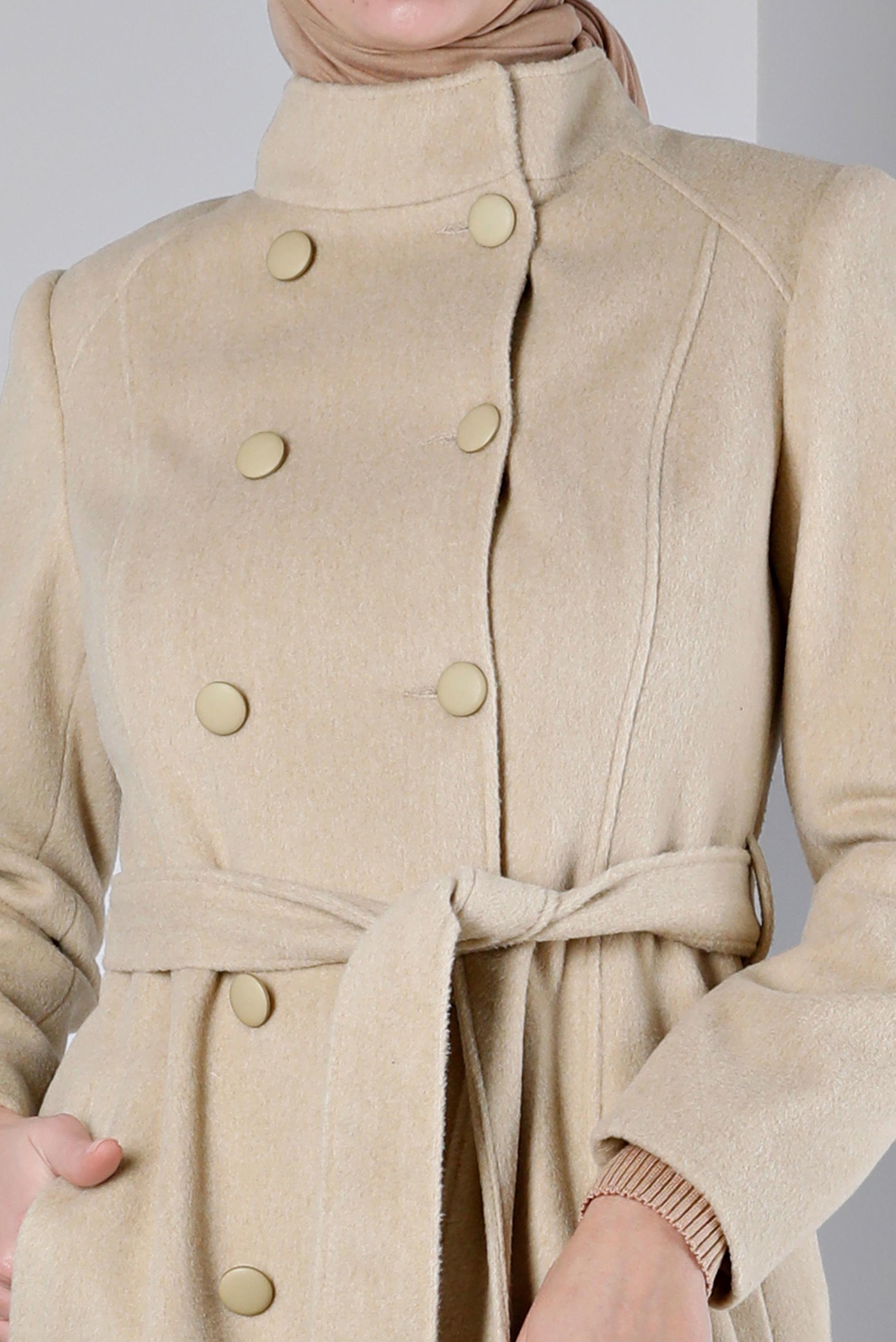 Tesettür giyim BEJ DÜĞMELİ KUŞAKLI KABAN 90376 