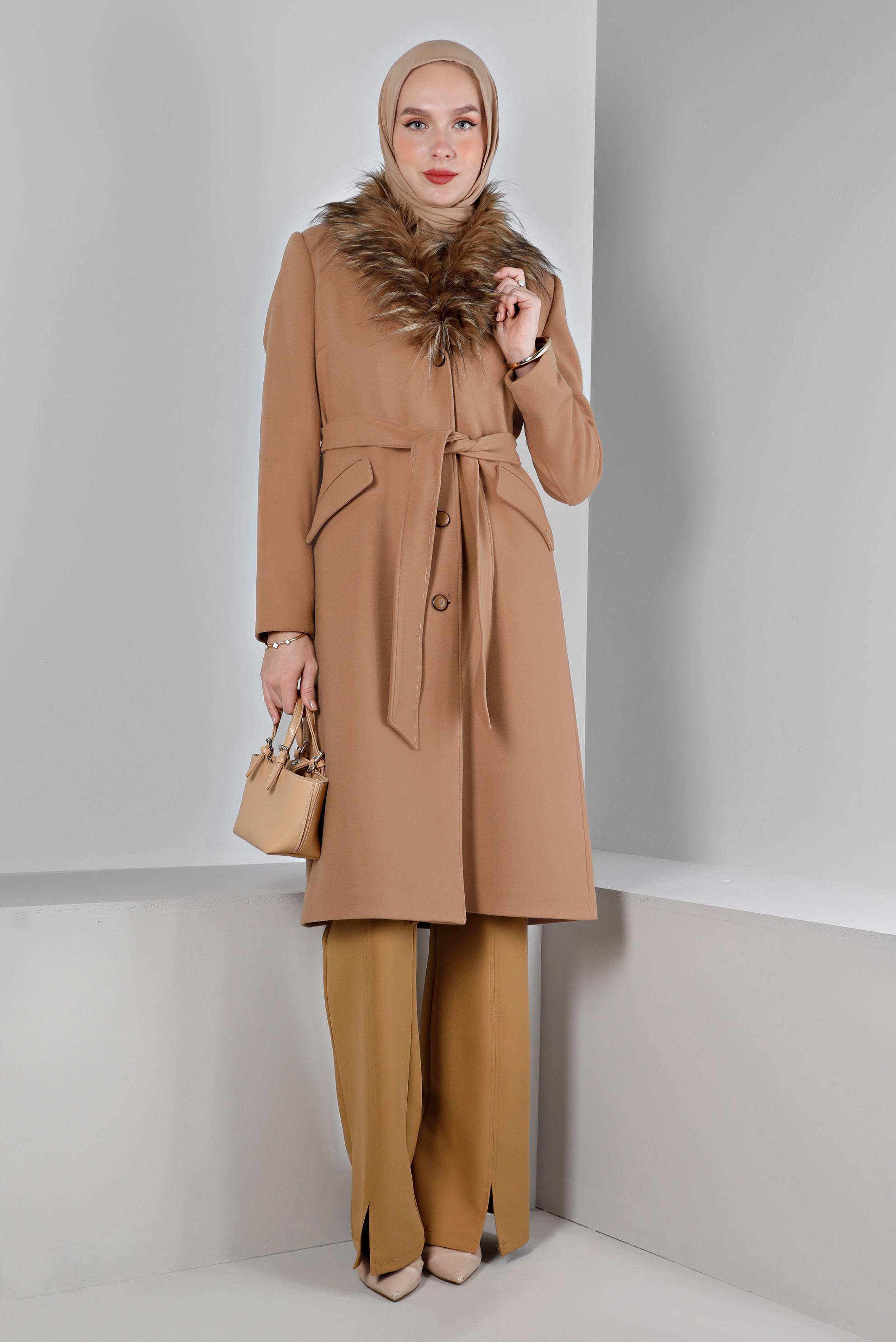 Vêtements hijab TABA MANTEAU FOURRÉ AVEC CEINTURE 90377