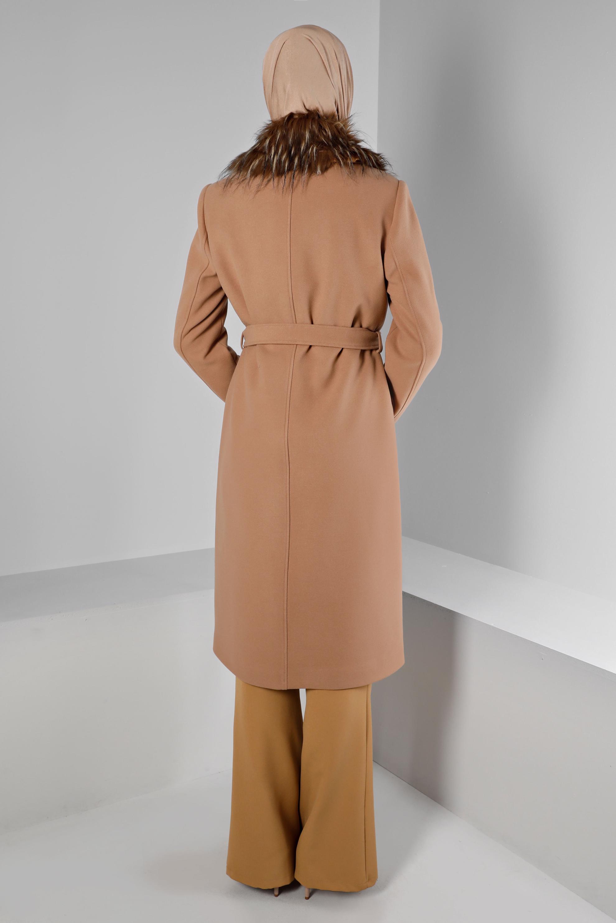 Vêtements hijab TABA MANTEAU FOURRÉ AVEC CEINTURE 90377