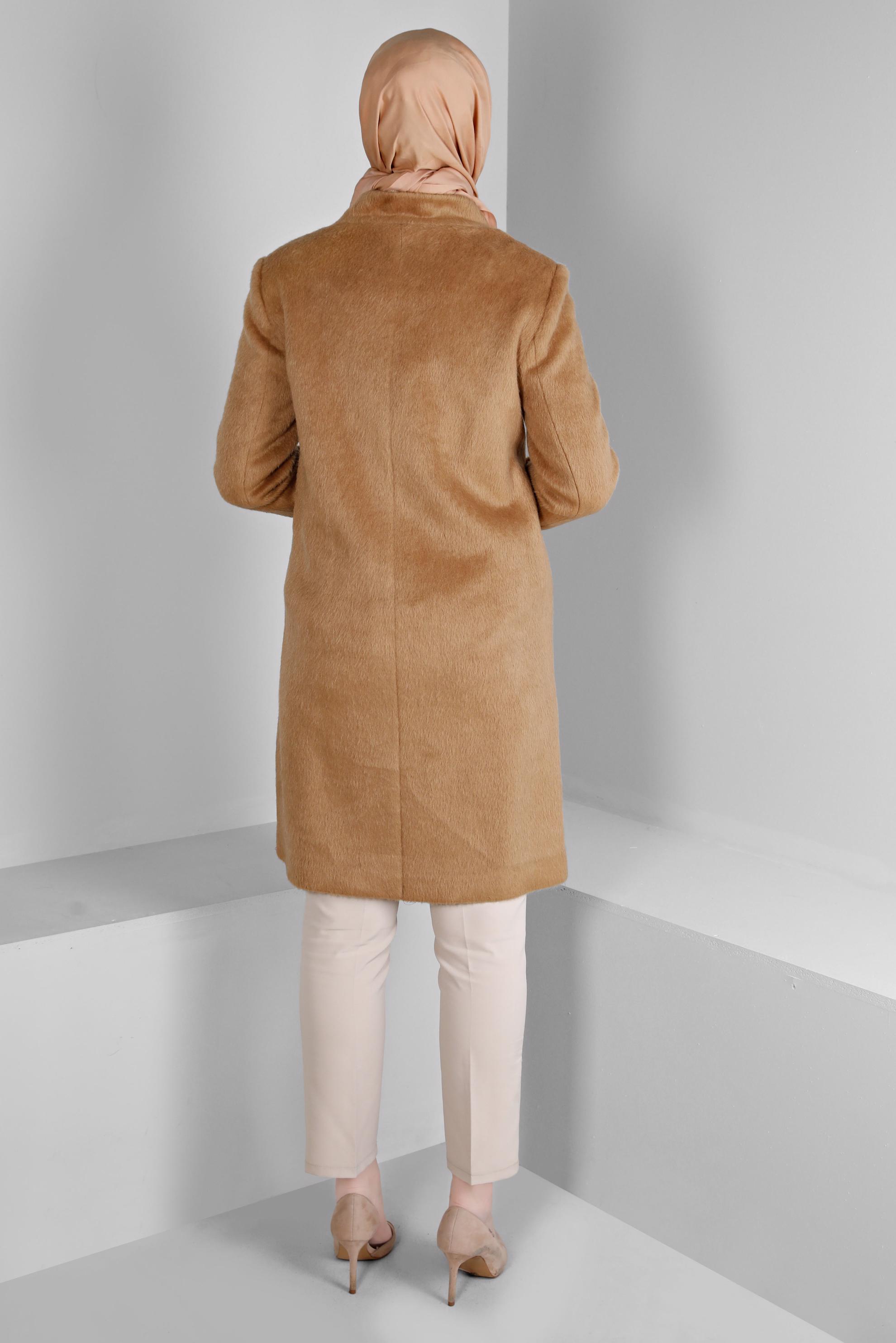 Tesettür giyim KAHVE TÜYLÜ DÜĞMELİ CEP DETAYLI KABAN 90380