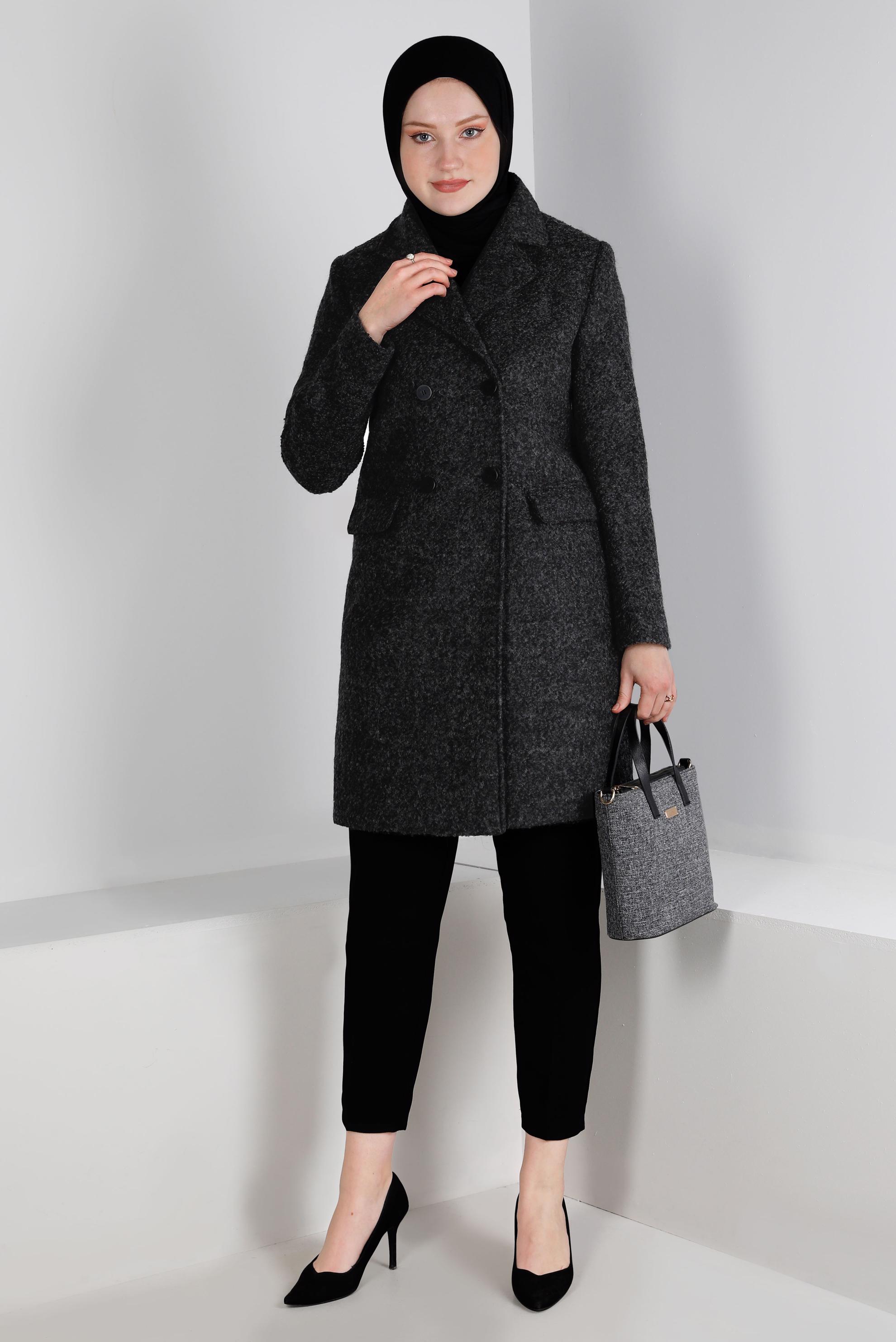 Tesettür giyim GRİ DÜĞME DETAYLI KEÇE KABAN 90381