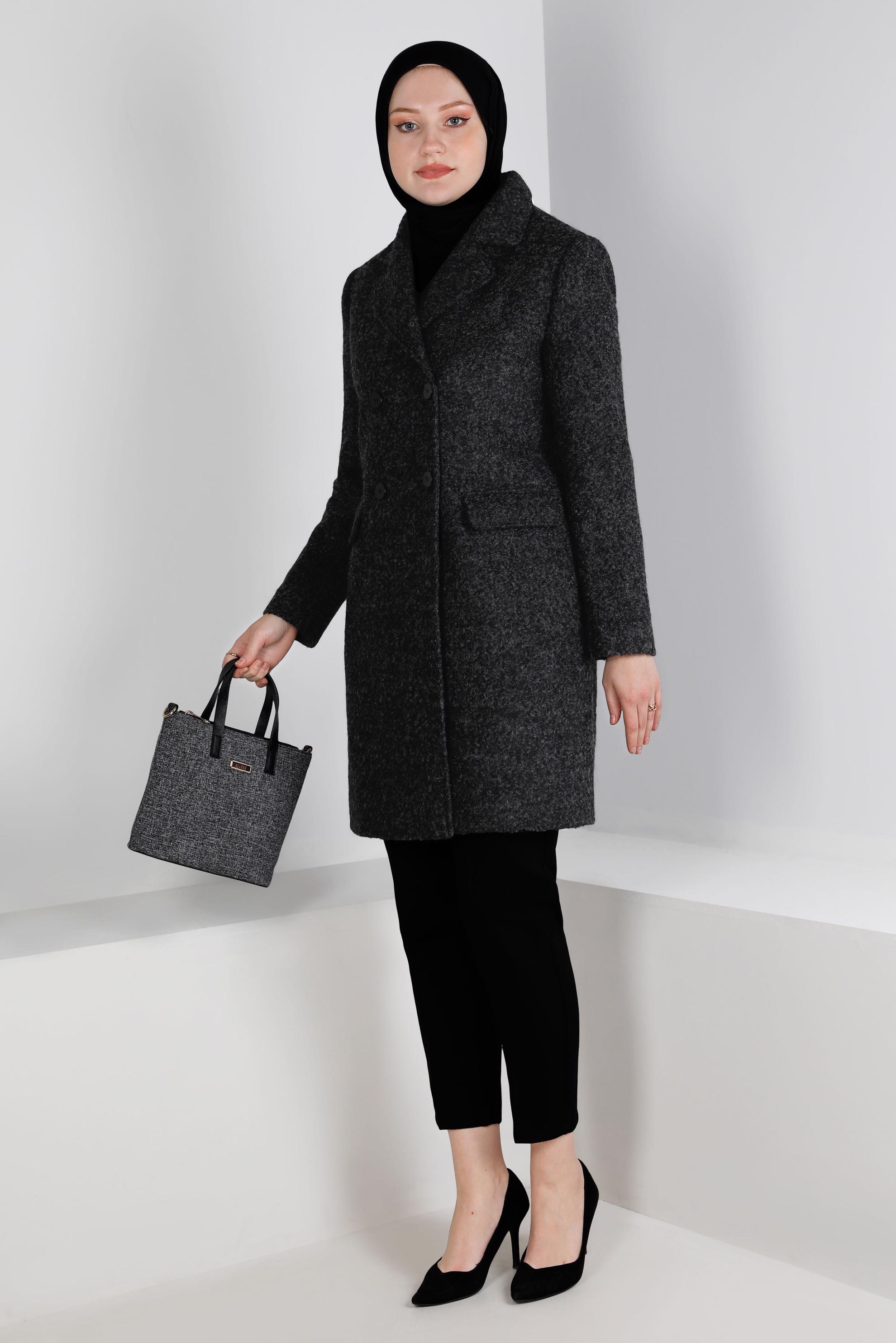 Tesettür giyim GRİ DÜĞME DETAYLI KEÇE KABAN 90381