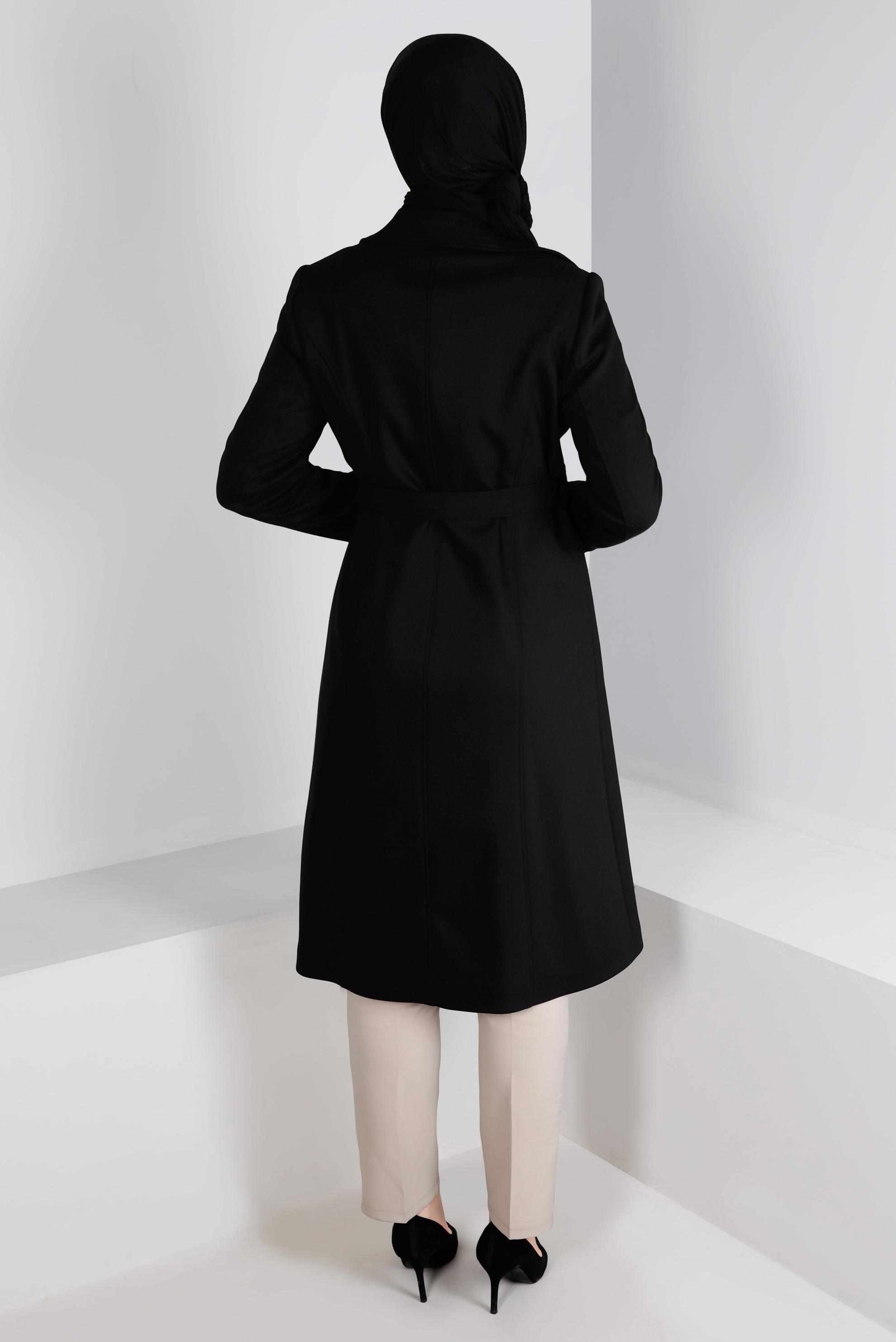 Tesettür giyim SİYAH KEMERLİ DÜĞME DETAYLI KABAN 90382