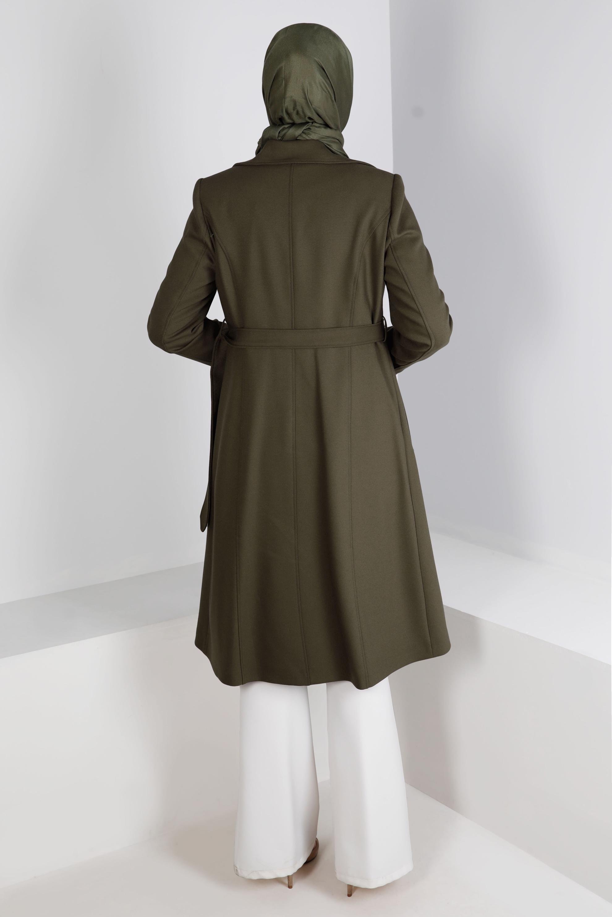 Tesettür giyim HAKİ KEMERLİ DÜĞME DETAYLI KABAN 90382