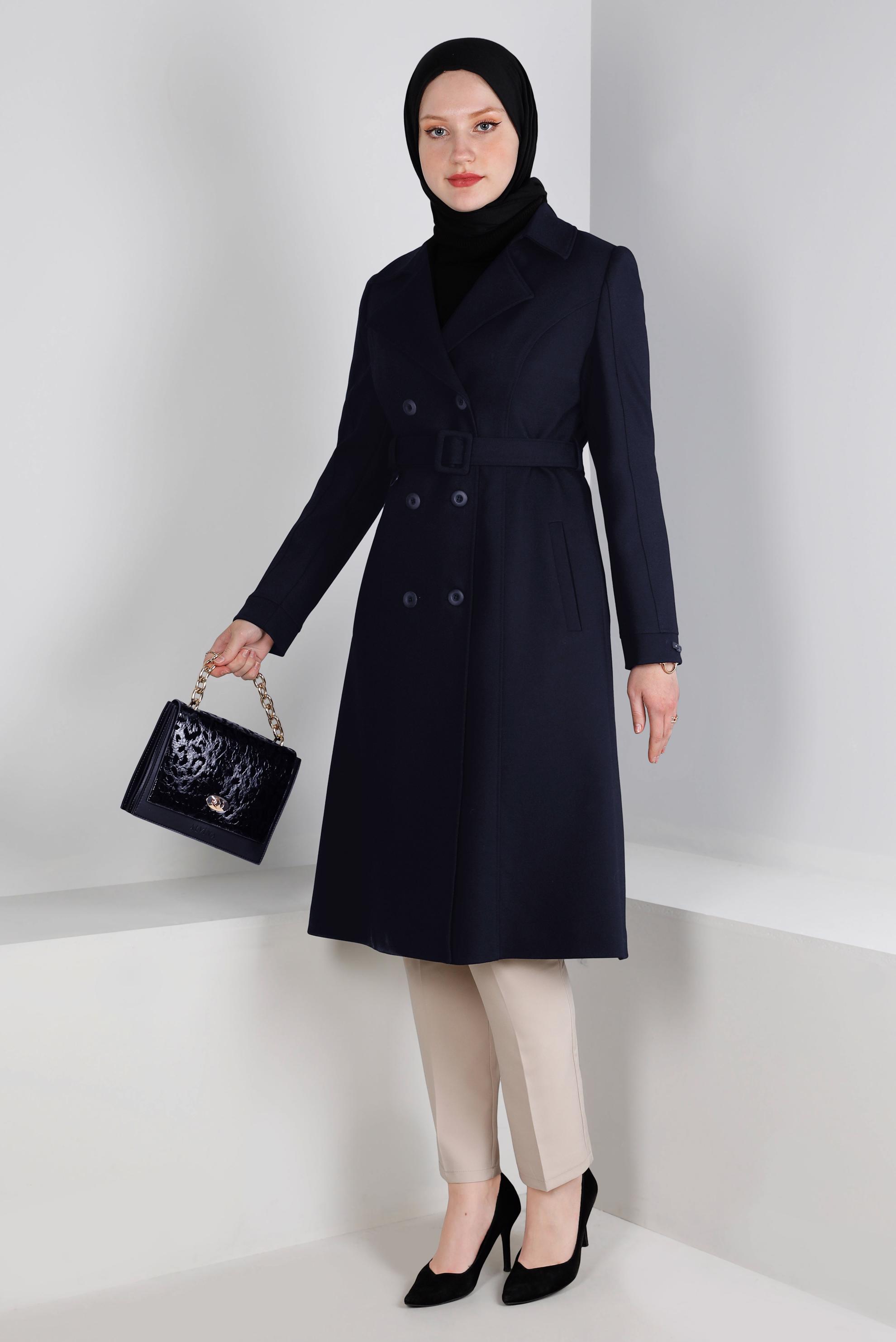 Tesettür giyim LACİVERT KEMERLİ DÜĞME DETAYLI KABAN 90382